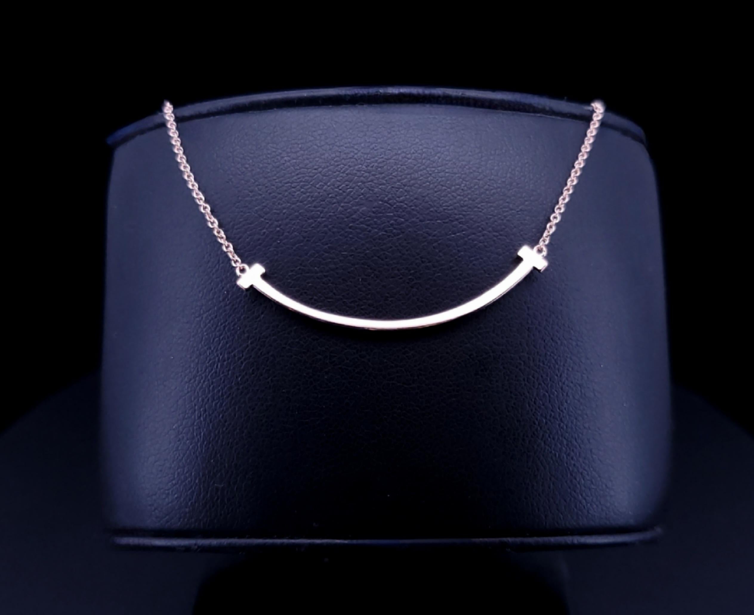Ciondolo Tiffany T Smile piccolo in oro rosa 18 carati con diamante .10CT 16-18'' in vendita 1