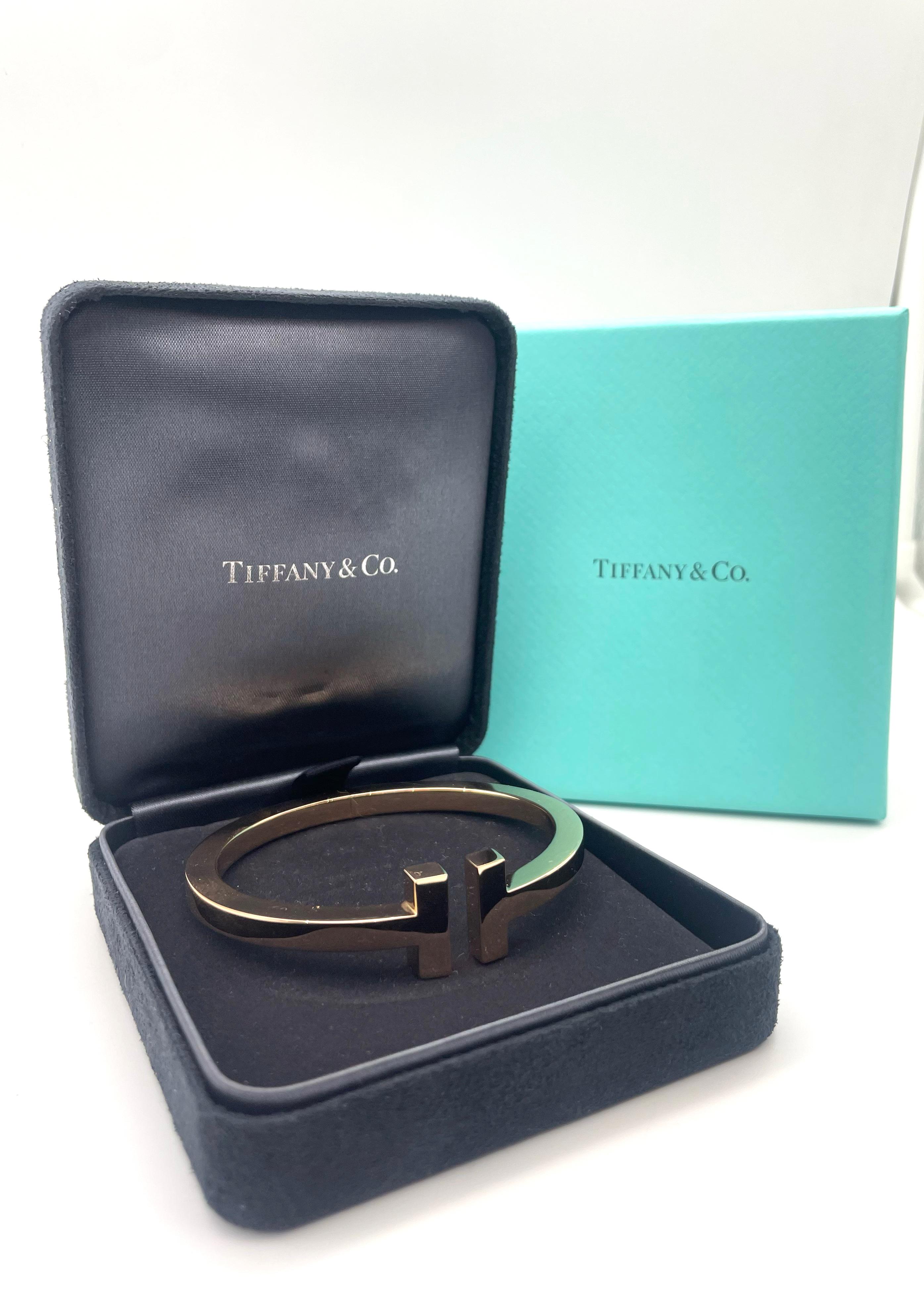 Tiffany & Co. Bracelet carré en or rose 18 carats avec boîte en T Unisexe en vente