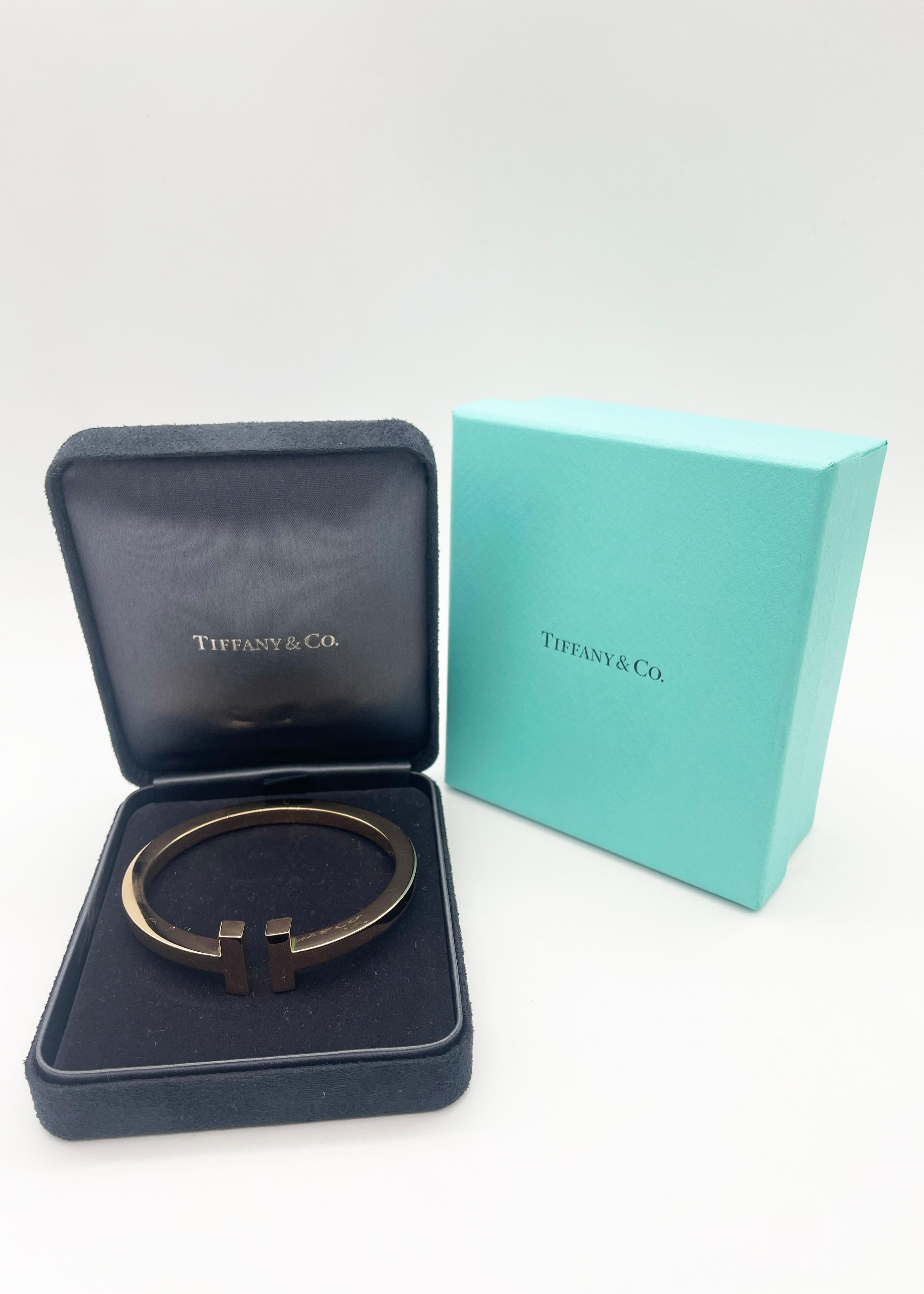 Tiffany & Co. Bracelet carré en or rose 18 carats avec boîte en T en vente 1