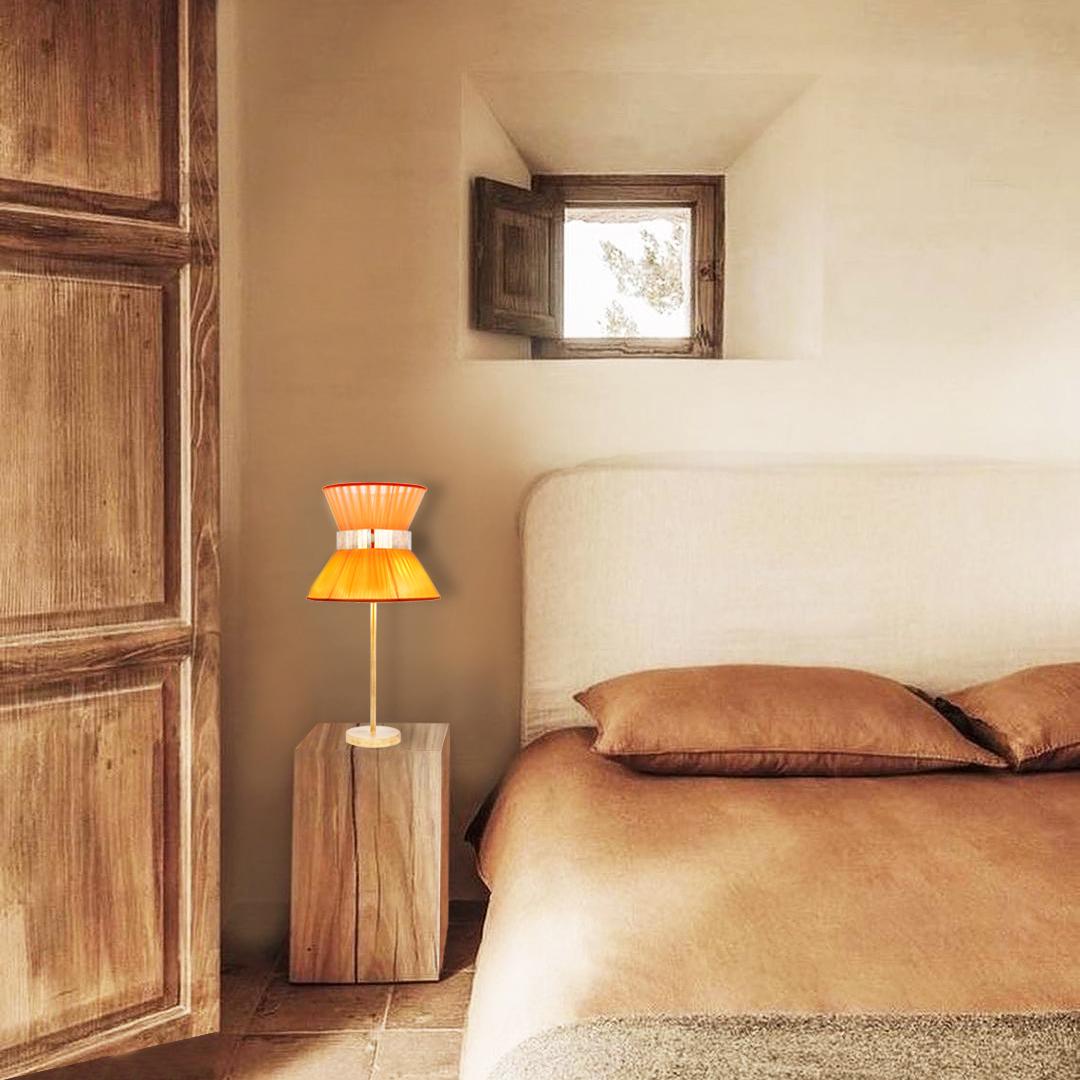 italien Lampe de bureau Tiffany 30 en soie orange, laiton vieilli, verre argenté en vente