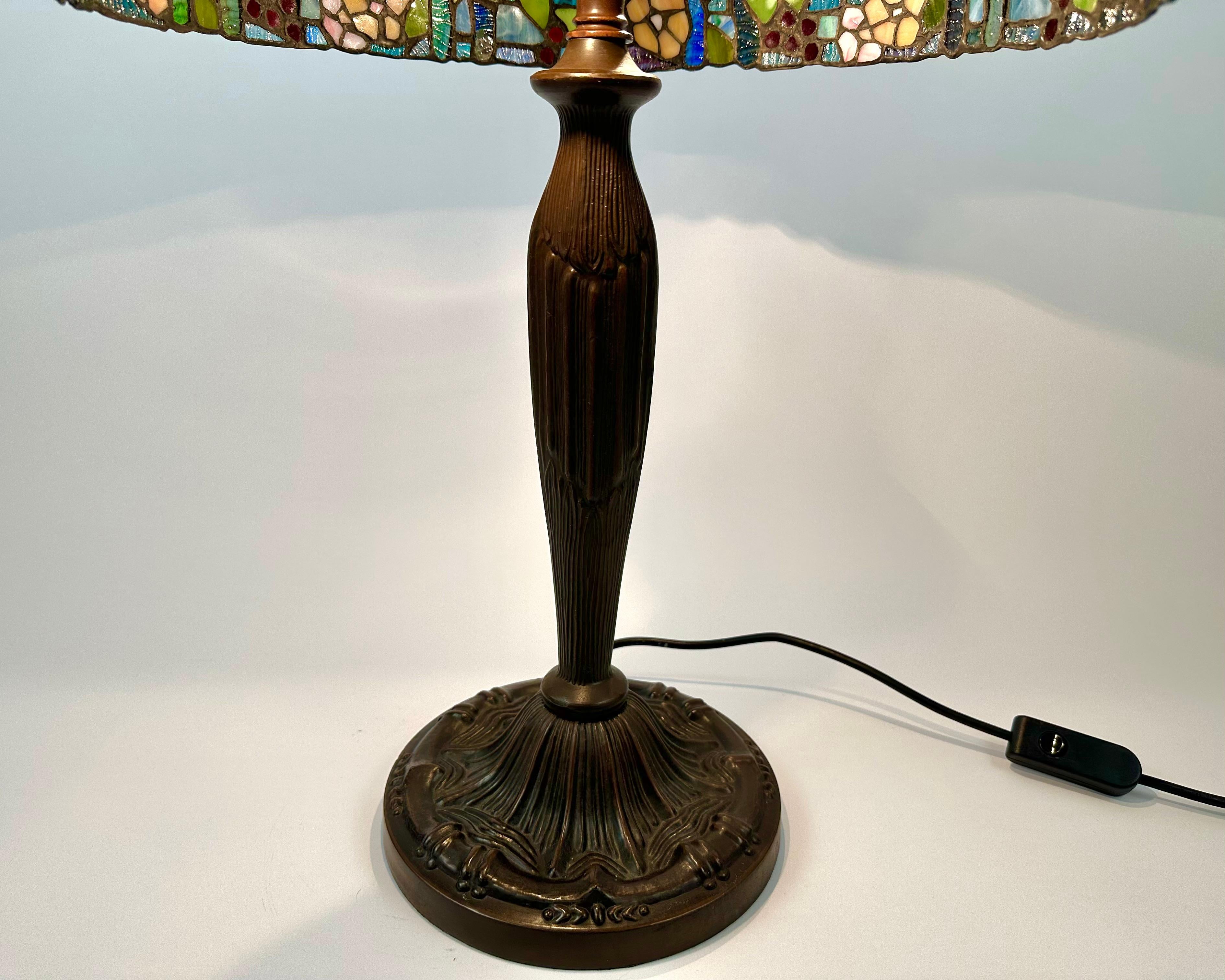 Tiffany Table Lamp Bedroom Living Room Bronze Base, France 1960s In Excellent Condition For Sale In Bastogne, BE