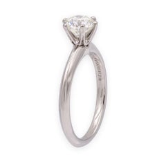 Tiffany & Co. Anello di fidanzamento solitario in platino da 1,01 carati con diamante I VVS2