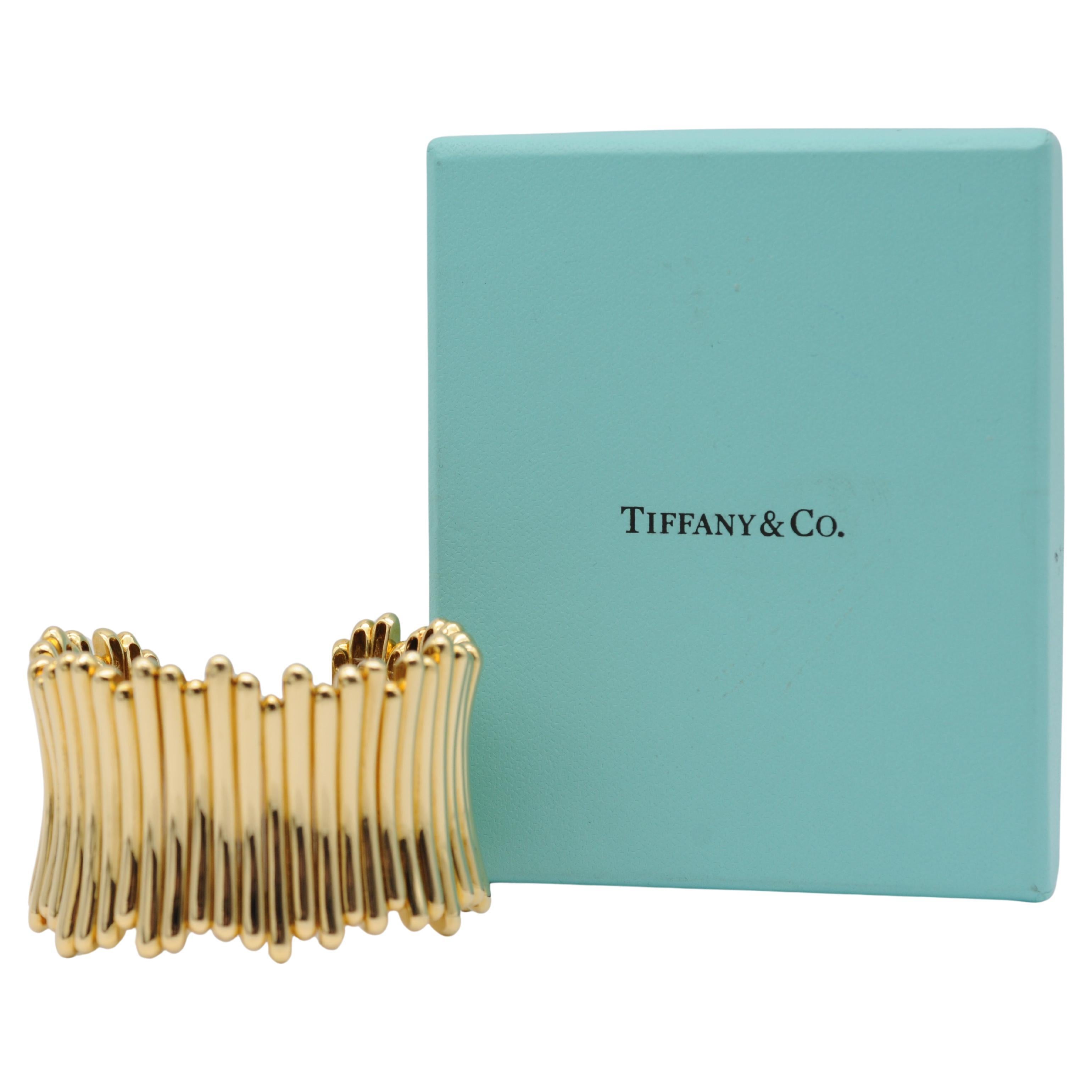 Rare and Timeless Tiffany Bangle in 18k Yellow Gold

This exceptional Tiffany & Co. bangle features a unique and irregular design, crafted in 18k yellow gold. A true statement of elegance, it is hallmarked with 