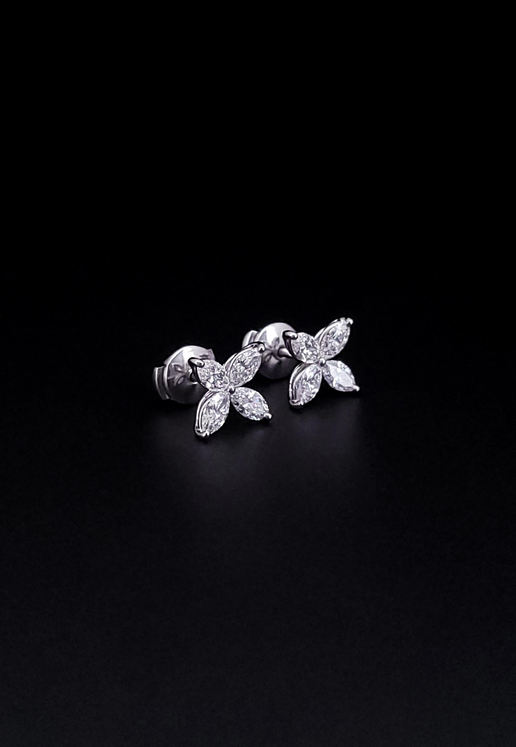 Marque : Tiffany & Co. Victoria
Diamants : Marquise VVS E-F
Poids total en carats : 1,62ctw
Matériau : Platine PT950
Dimension des boucles d'oreilles : 9.2mm X 9.2mm
Supports de boucles d'oreilles : Boucles d'oreilles avec boutons
Dimension des