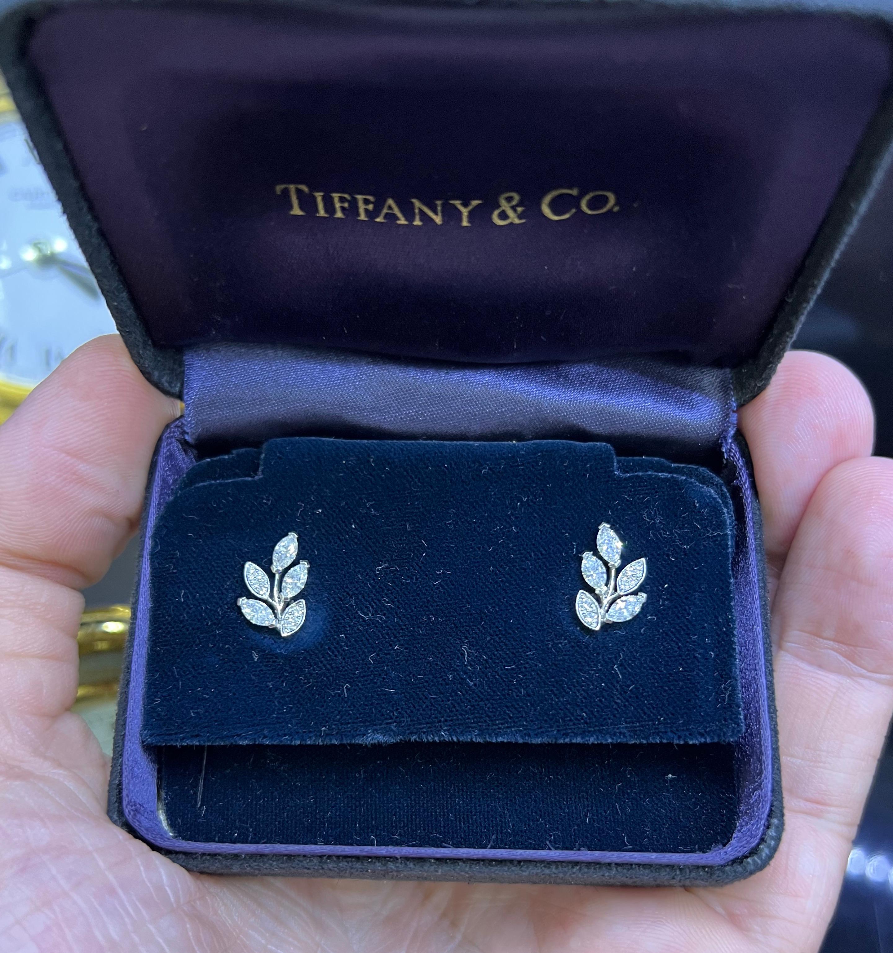 Tiffany & Co. Victoria Diamant-Ohrringe aus Platin mit Weinreben-Diamant, Größe Small 0,64 Karat. im Zustand „Hervorragend“ im Angebot in MIAMI, FL