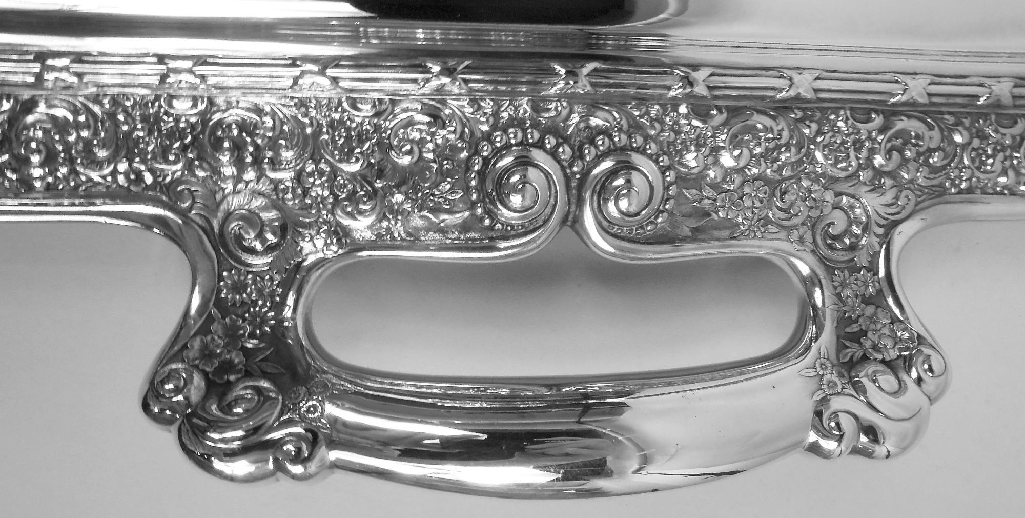 Bandeja de té clásica victoriana Tiffany de plata de ley grande y pesada Estadounidense en venta