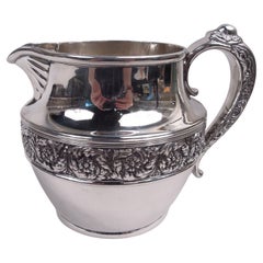 Tiffany Victorian Classical Repousse Sterling Silver Bar Pitcher (pichet en argent)