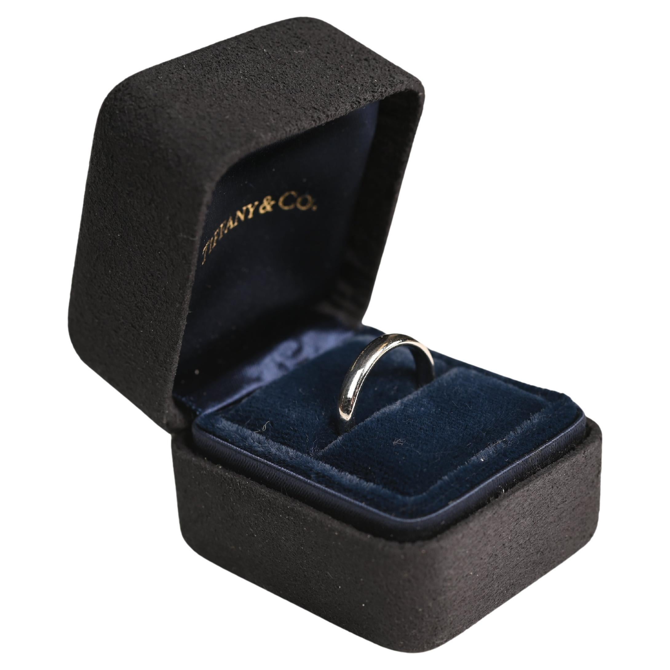 Tiffany Co Platinum Wedding Ring. Comfort Fit Polished Finish Band 3.1m Size 5.5 For Sale