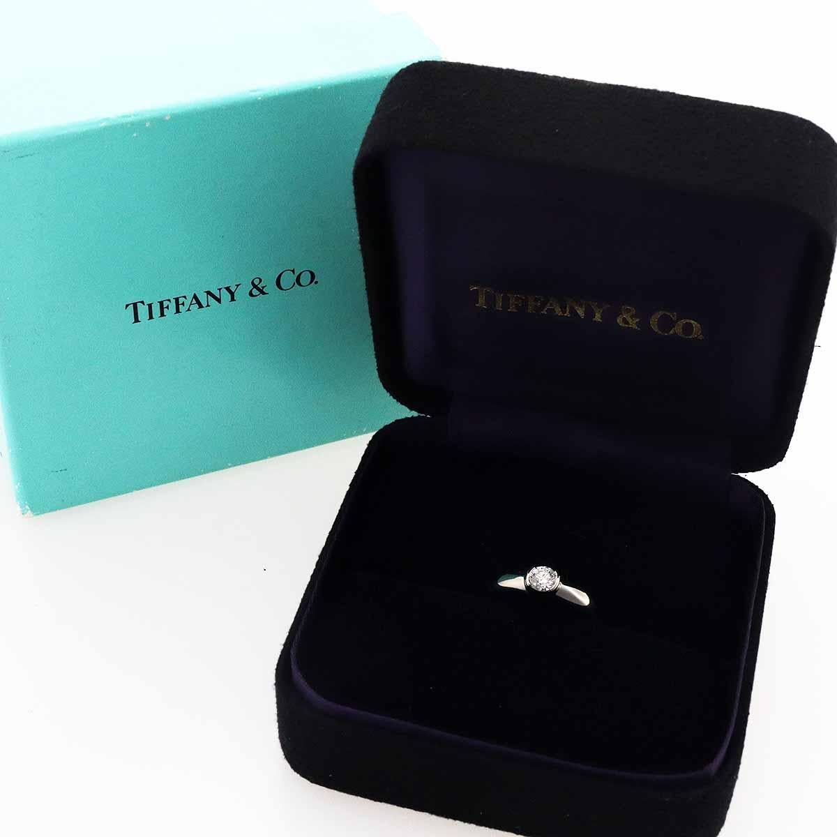 Tiffany & Co. Bague à pois en platine avec diamants 0,32 carat D-VS1 en vente 2