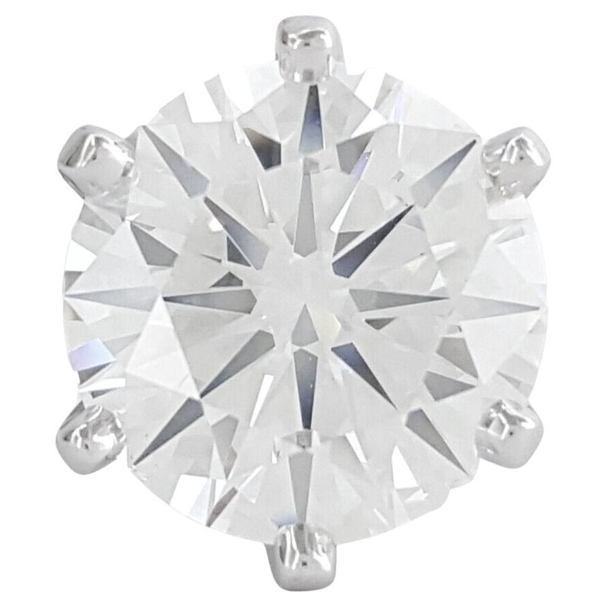 Tiffany & Co. 3.08 ct Platinum Round Brilliant Cut Diamond Solitaire Engagement Ring. 



La bague pèse 6 grammes, taille 5.5, la pierre centrale est un diamant naturel de taille ronde et brillante pesant 3.08 ct, de couleur G, de pureté VS2. La