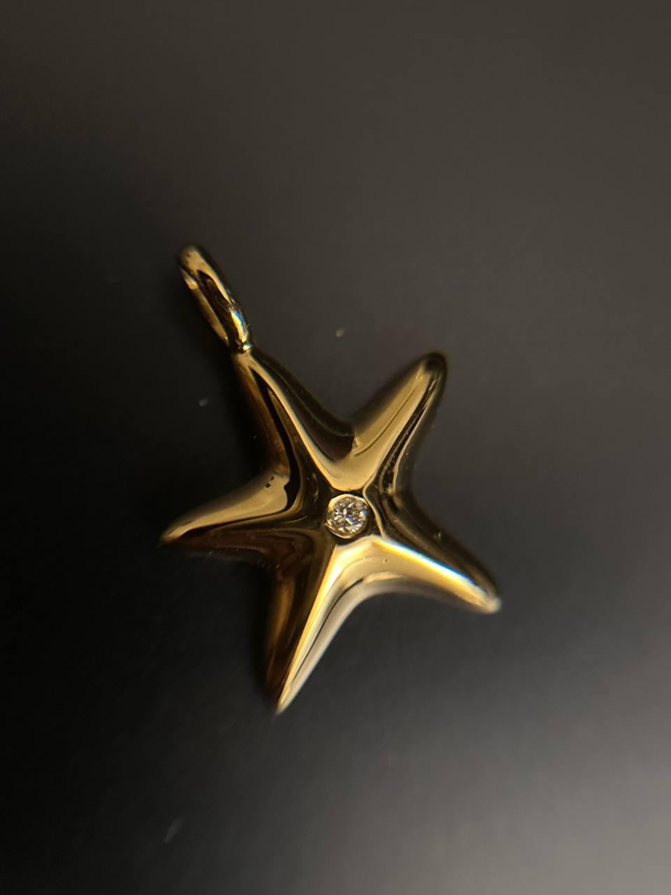 Tiffany&Co by Elsa Peretti Pendentif étoile en or jaune 18 carats vintage avec diamants Bon état - En vente à Mārupe, LV