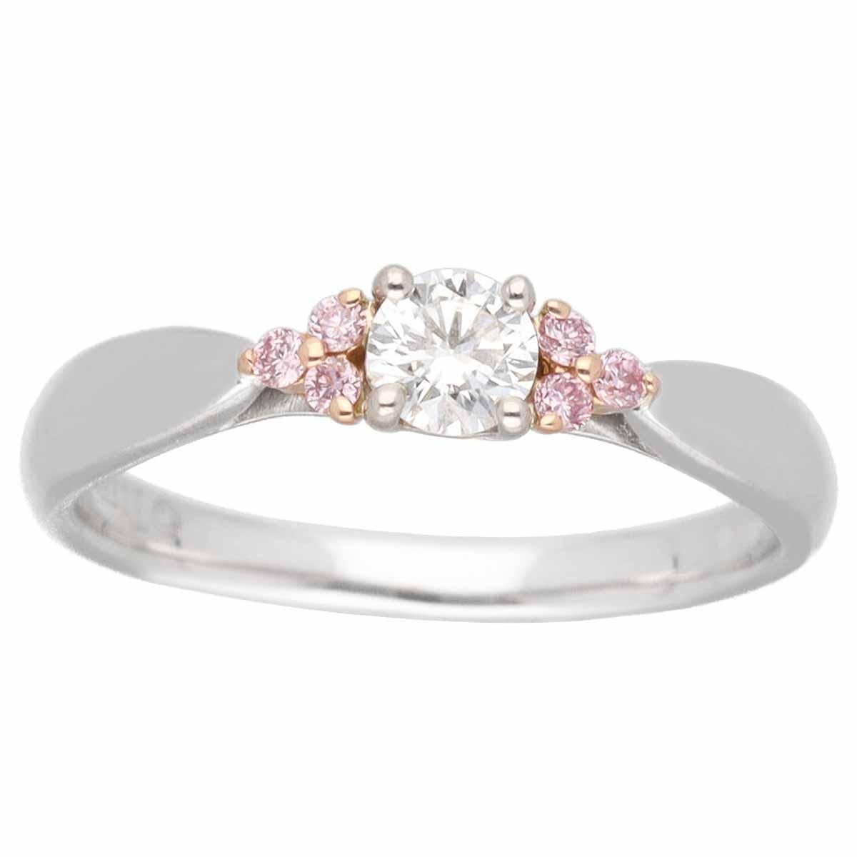 ■ Número de artículo: 23290506
■ Marca: TIFFANY&Co.
Nombre del producto: Anillo Racimo Armonía
■ Model No.
■ Material: 1P Diamante (aproximadamente 0,15ct), 6P Diamantes Rosas, Pt950 Platino, 750 K18 PG Oro Rosa
■ Peso: Aproximadamente 2,7 g
■