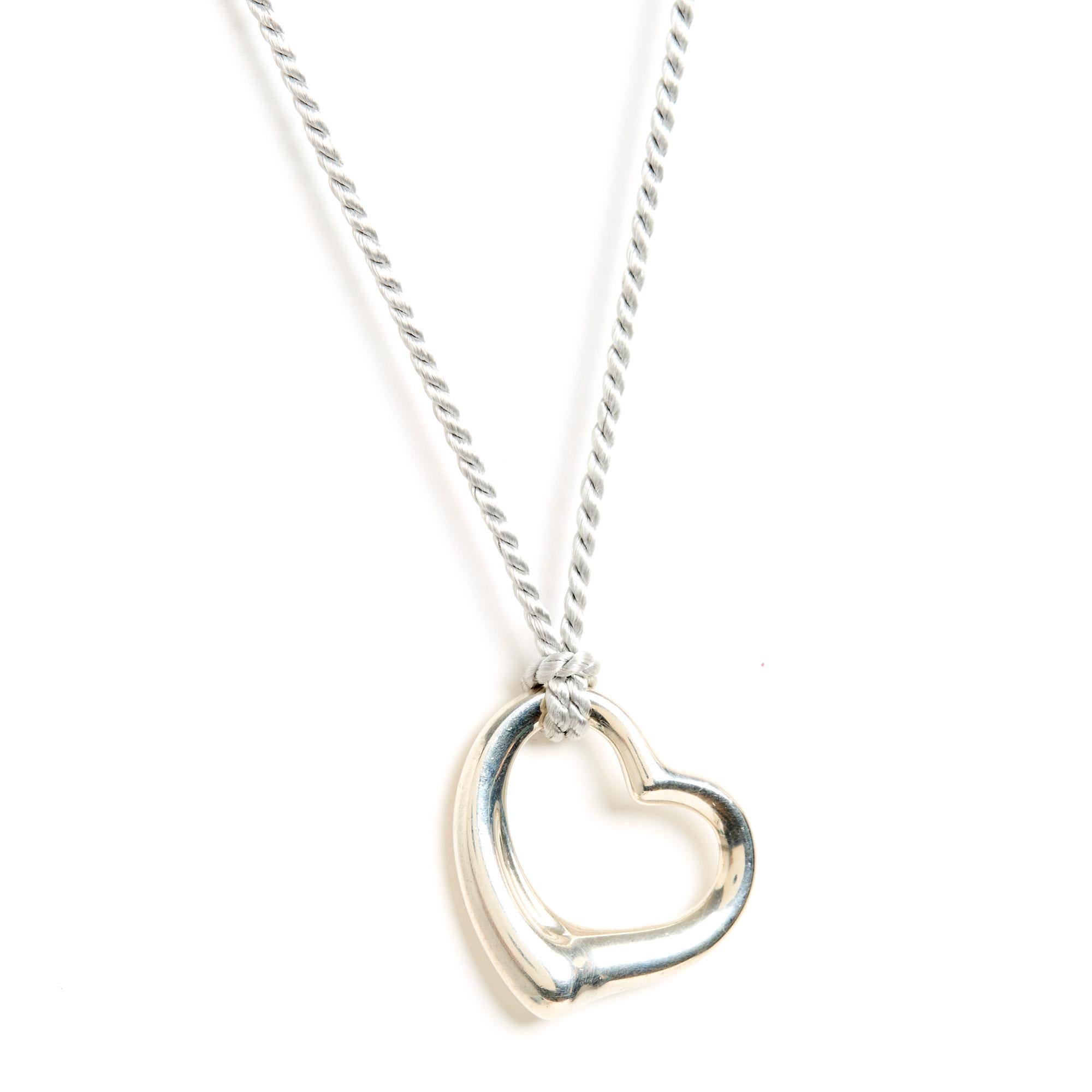 Tiffany&CO Open Heart model pendant by Elsa Peretti in GM format in solid silver, delivered on a gray trimming cord, in its original pouch and box. Width 3.6 cm x height 3.4 cm, weight (pendant only) 16.53 gr. The pendant shows slight traces of use