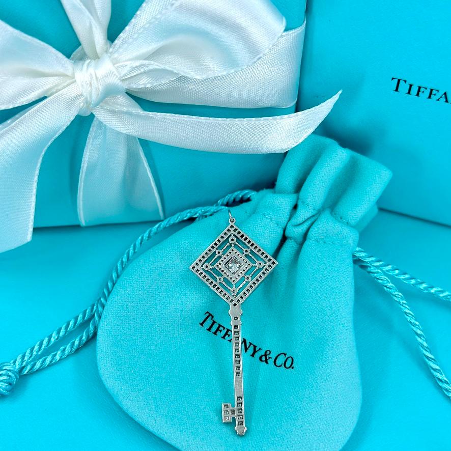 Tiffany & Co Colección Grace Llave de Diamantes Platino 2'' Grande Corte princesa en venta