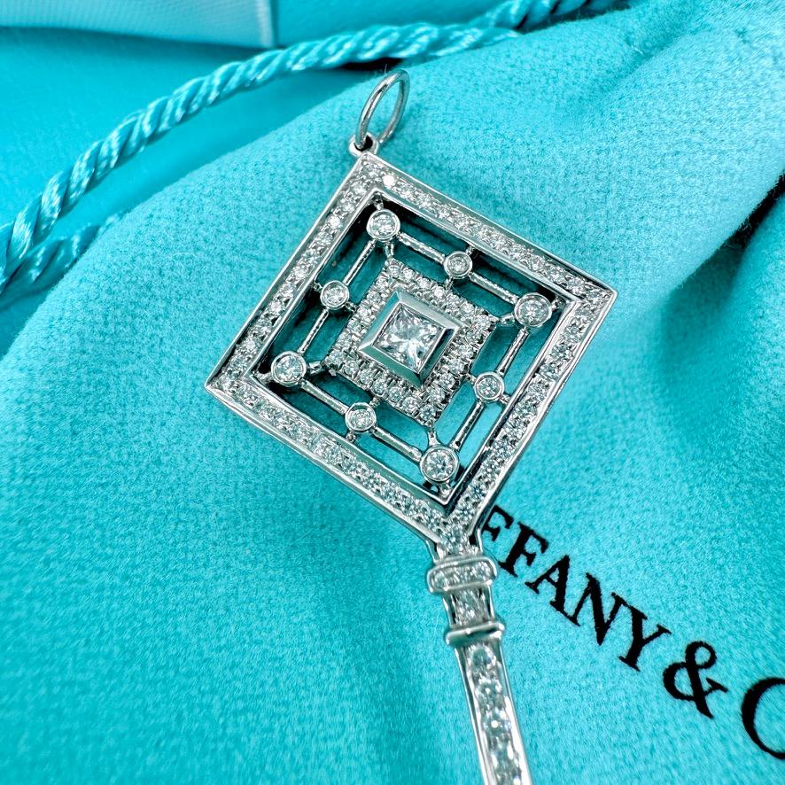 De las mujeres Tiffany & Co Colección Grace Llave de Diamantes Platino 2'' Grande en venta