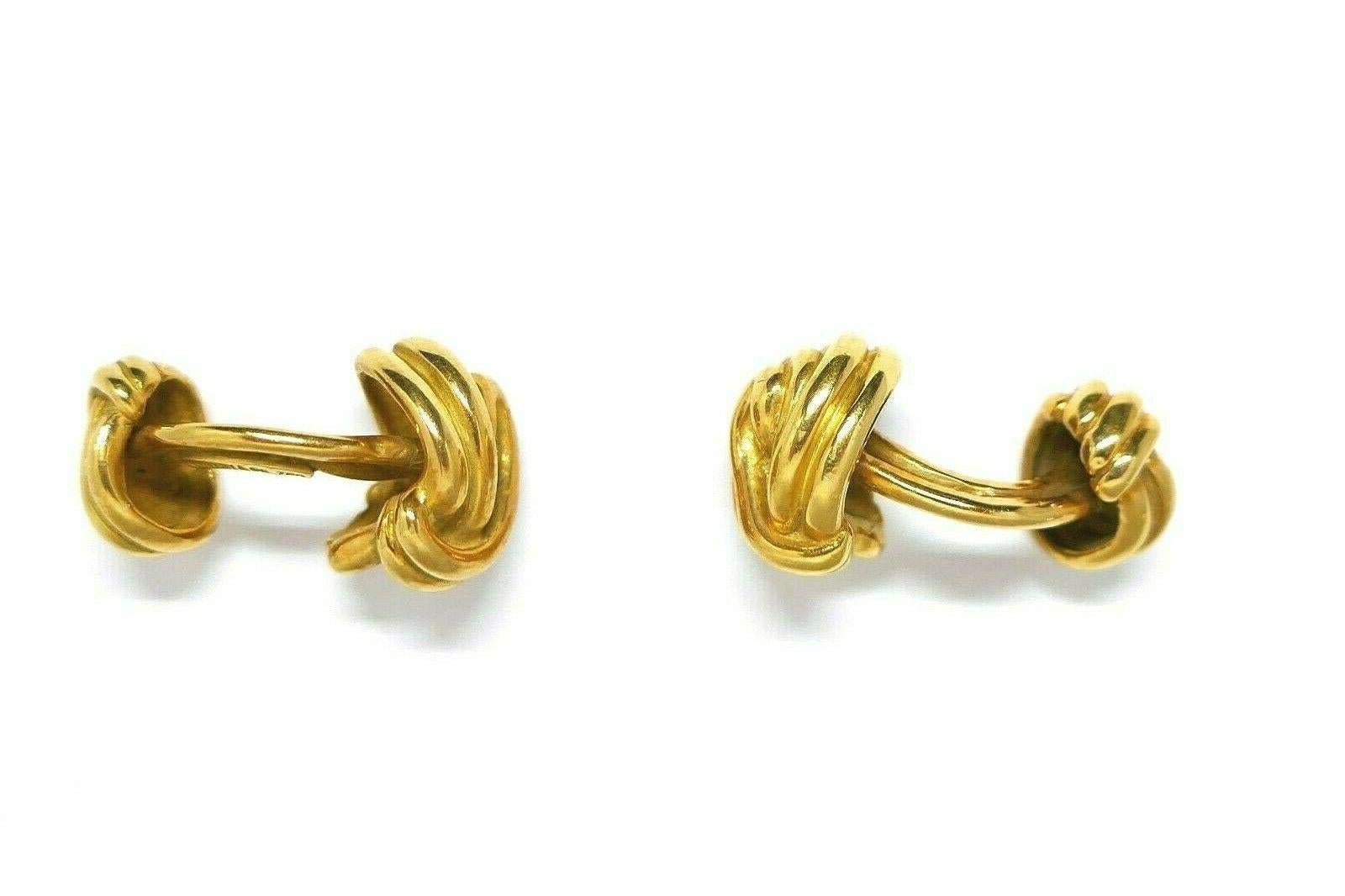 Elegant chunky minimalism from Tiffany&Co to enhance your style. These swirled knot cufflinks are made of 18k yellow gold and come with an original box.
Stamped with the Tiffany&Co makers mark and a hallmark for 18k gold.
Measurements: length is