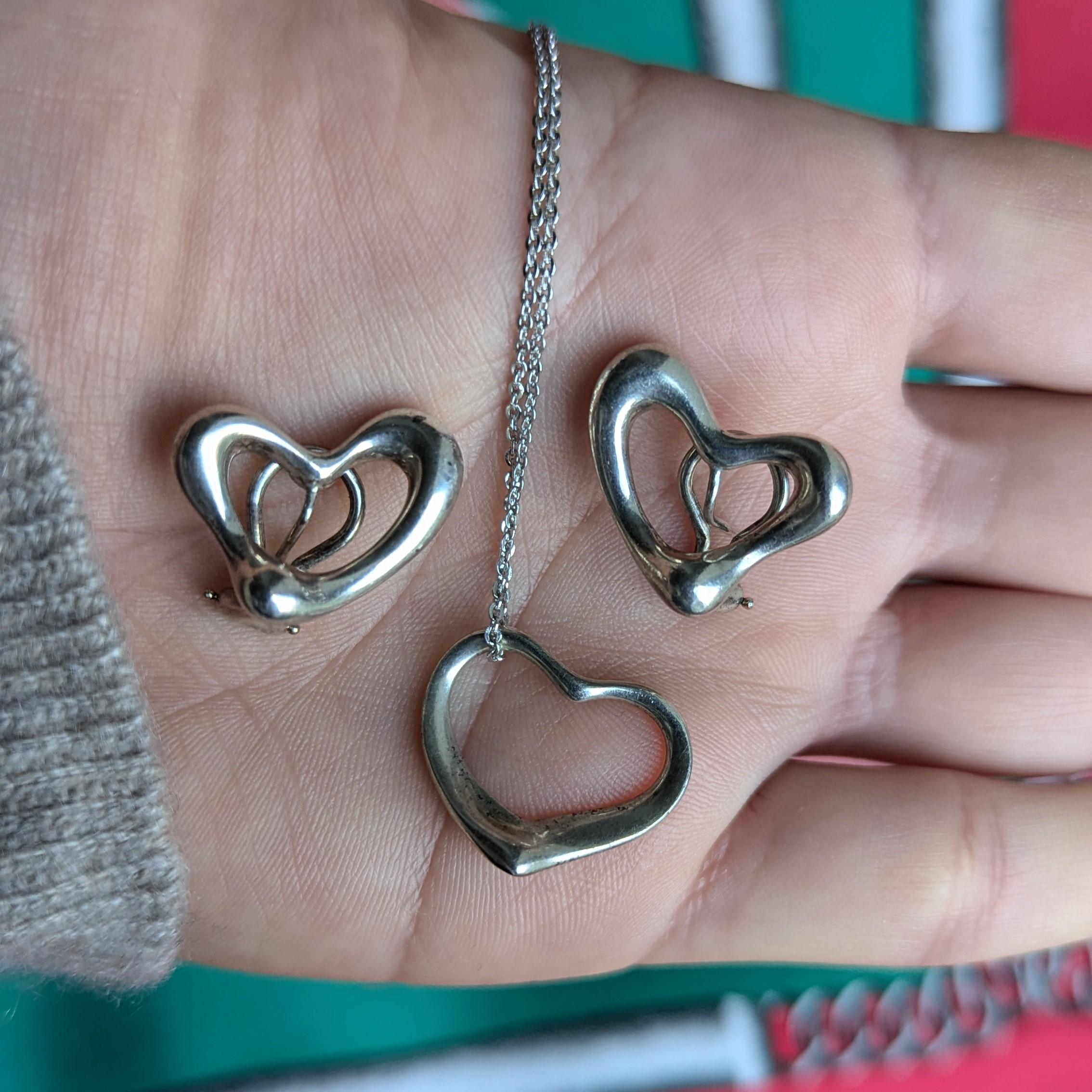 Collana e orecchini Tiffany's Open Heart di Elsa Peretti for Tiffany & Co. In condizioni buone in vendita a New York, NY