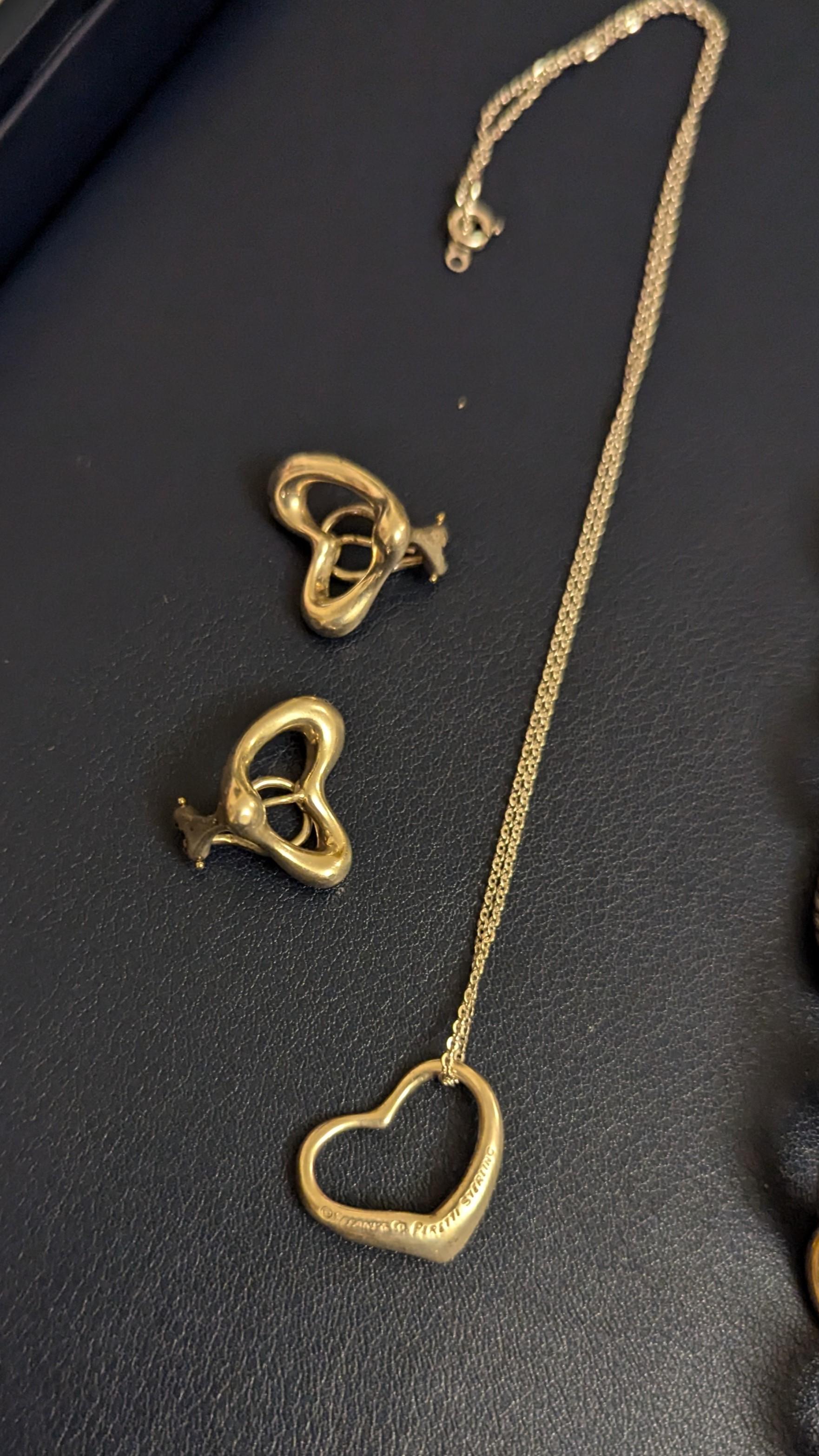 Donna Collana e orecchini Tiffany's Open Heart di Elsa Peretti for Tiffany & Co. in vendita