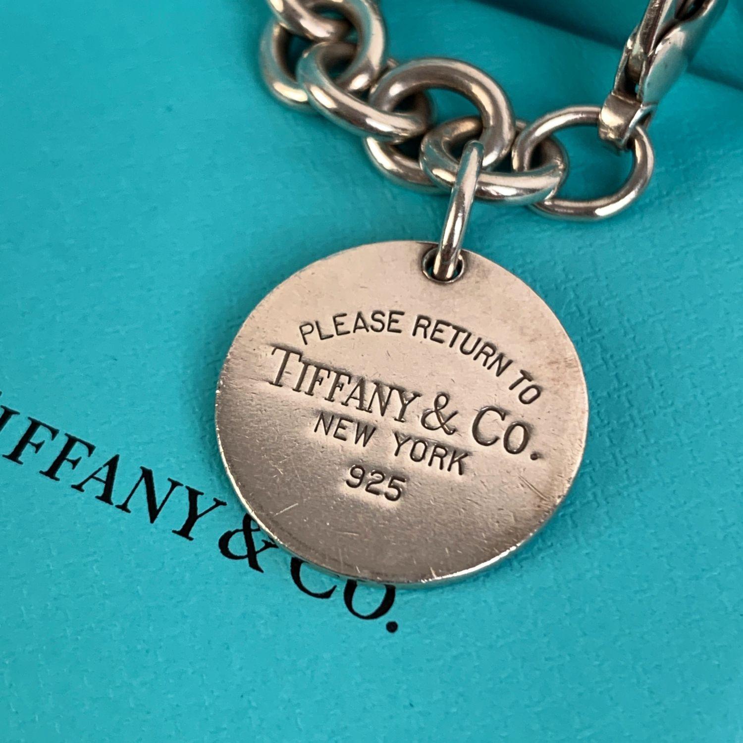 Beautiful sterling silver chain bracelet by Tiffany & Co with round tag. The bracelet is inspired by an iconic keyring first introduced in 1969. The round charm shows the classic 