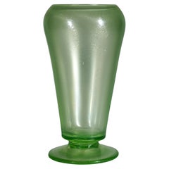 Vase Tiffin Art Déco Uranium Iridized Green Glass, brille aux UV