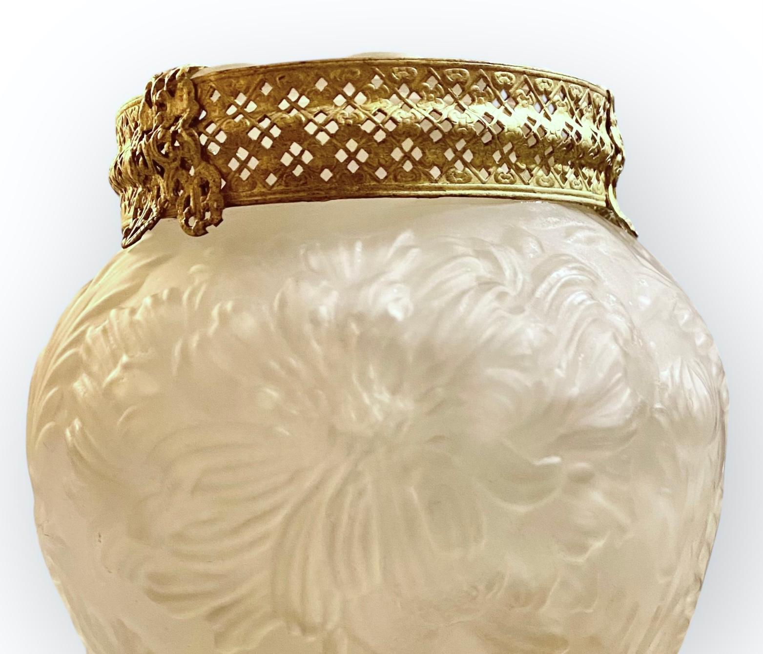 Tiffin Glass Company Glass Poppies Vase with Pierced Ormolu in vendita 5