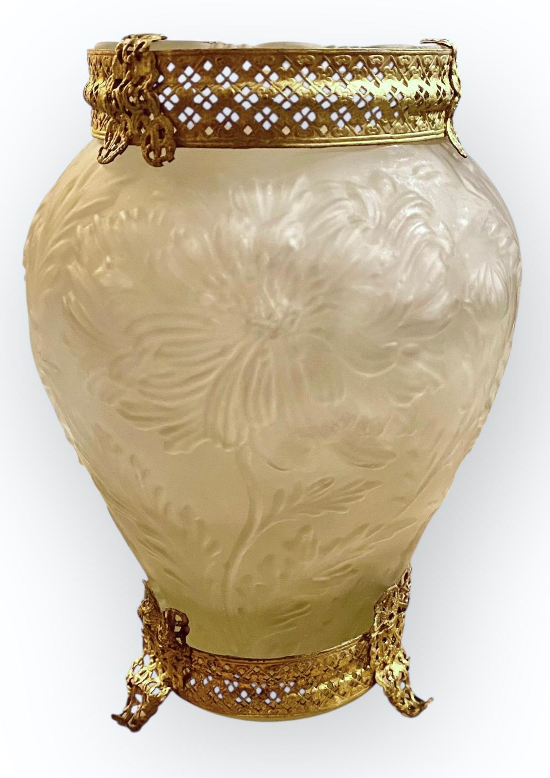 Tiffin Glass Company Glass Poppies Vase with Pierced Ormolu in vendita 7