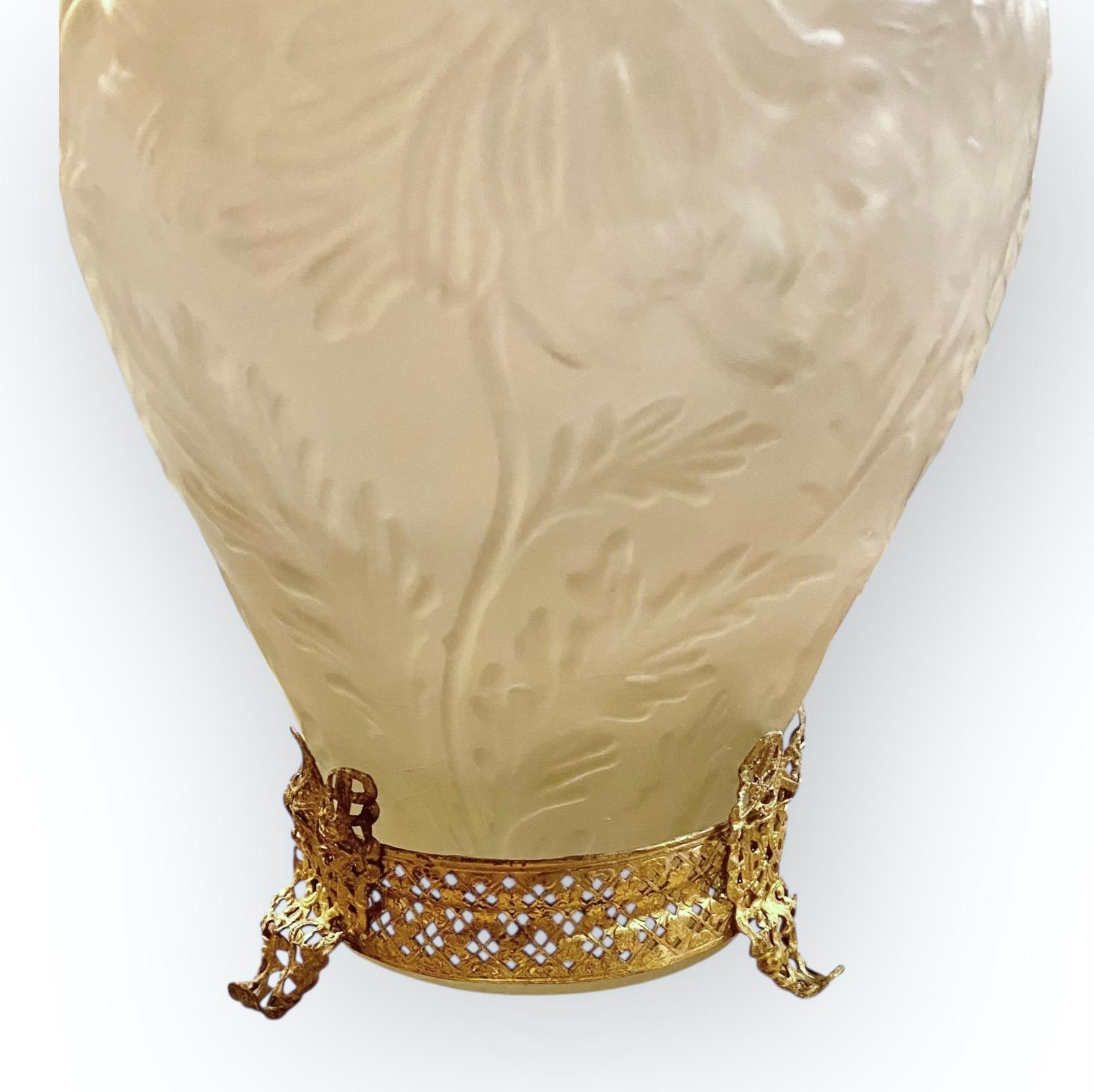 Tiffin Glass Company Glass Poppies Vase with Pierced Ormolu in vendita 8