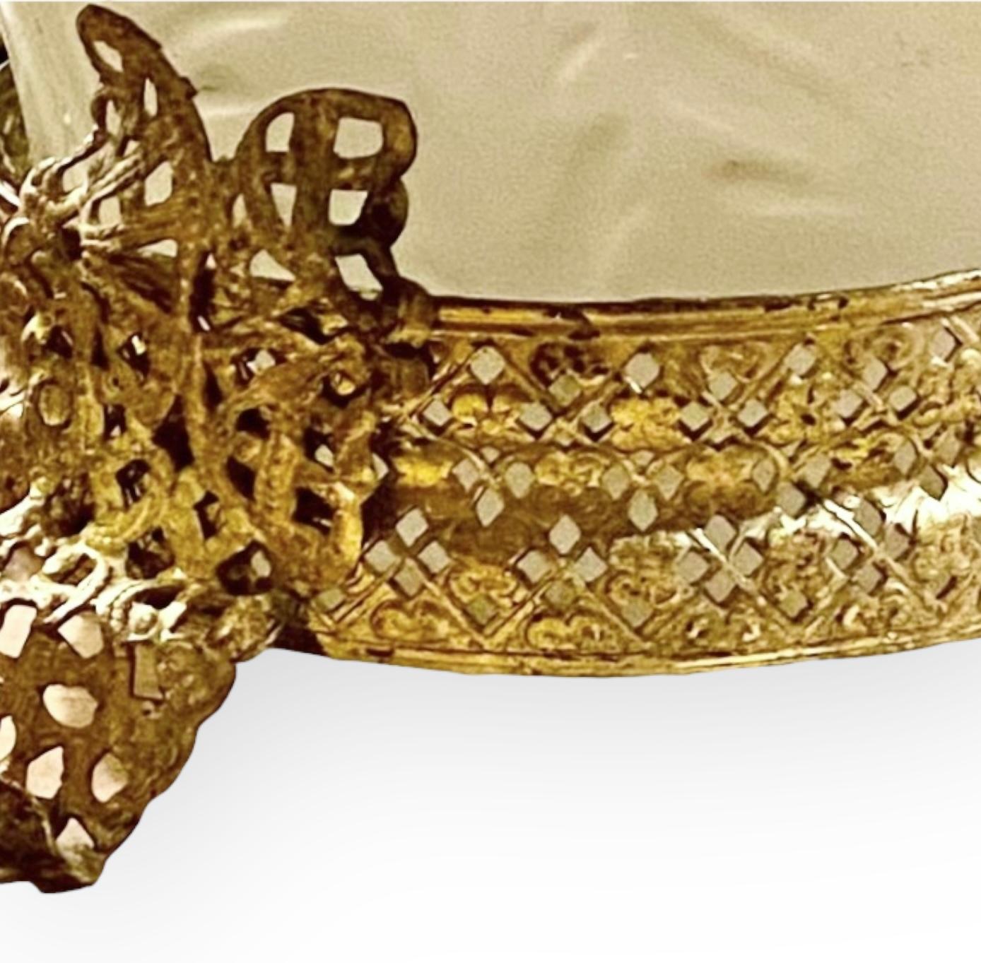 Tiffin Glass Company Glass Poppies Vase with Pierced Ormolu In condizioni buone in vendita a New Orleans, LA