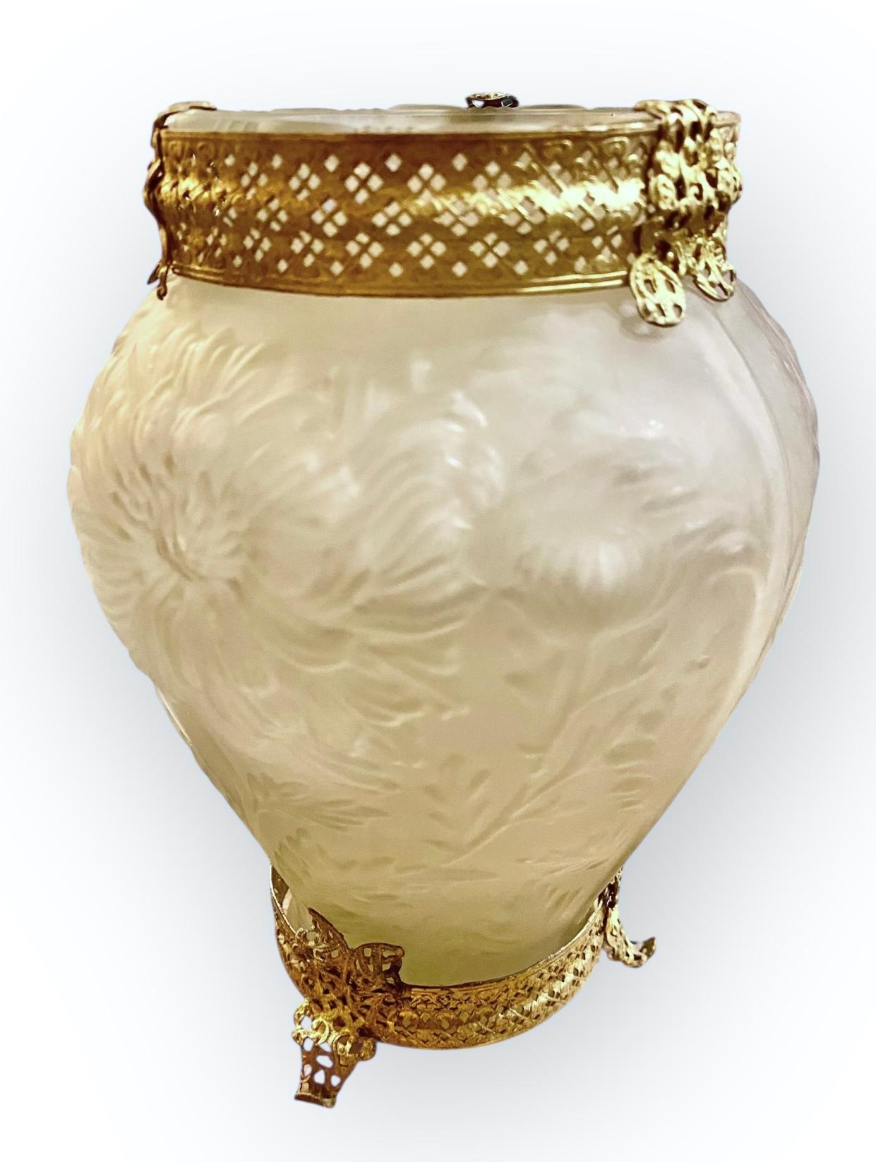 Tiffin Glass Company Glass Poppies Vase with Pierced Ormolu in vendita 1
