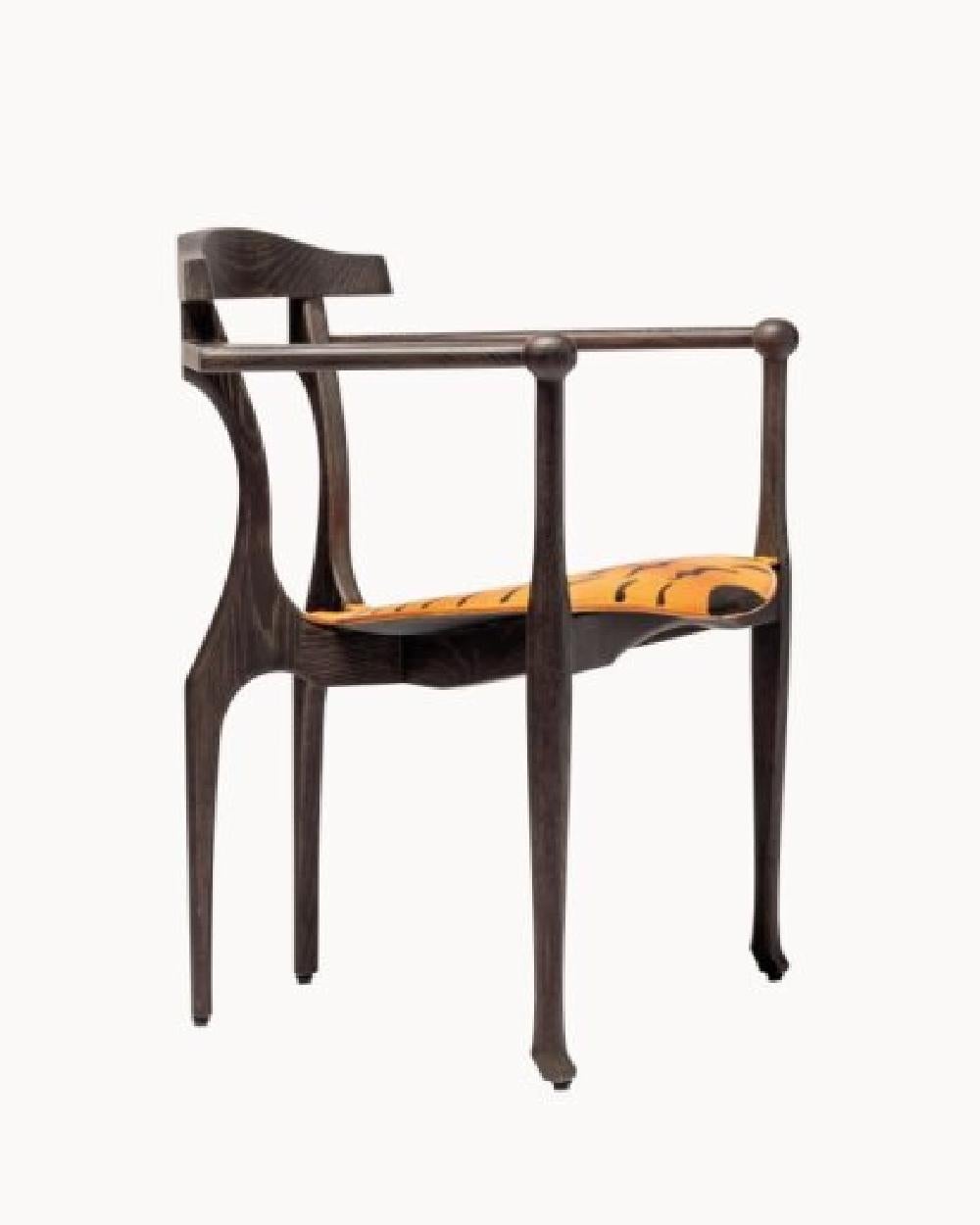 The Tiger Art Gaulino reimagines an icon from BD.
The Gaulino chair is an iconic work from the mind of Oscar Tusquets. The limitededition Tiger Art Gaulino joins the Gaulino Easy structure with a hand-painted seat by Tusquets. It was created to