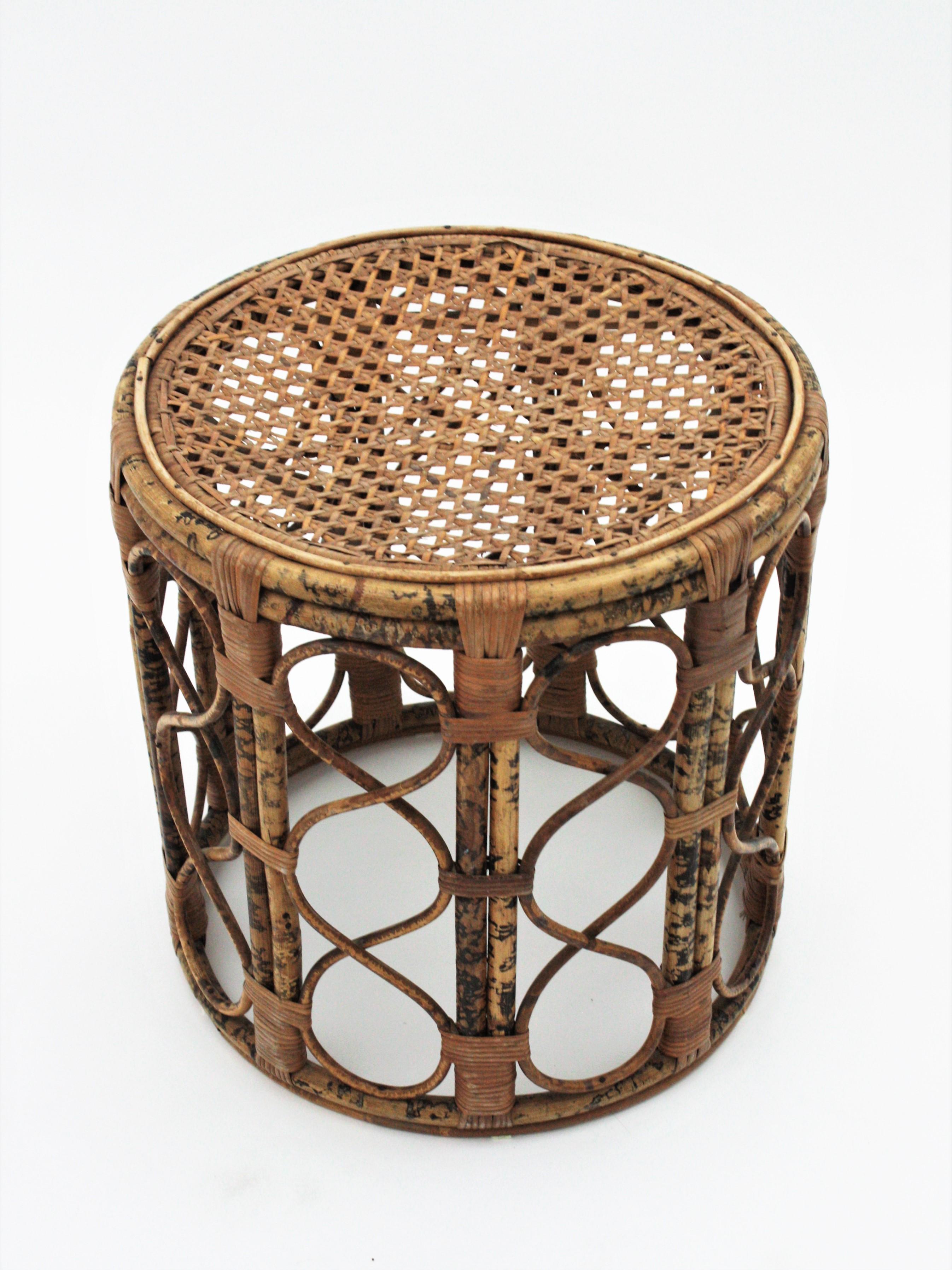 French Side Table or Stool in Tiger Bamboo Rattan with Woven Wicker Top, 1940s In Good Condition For Sale In Barcelona, ES