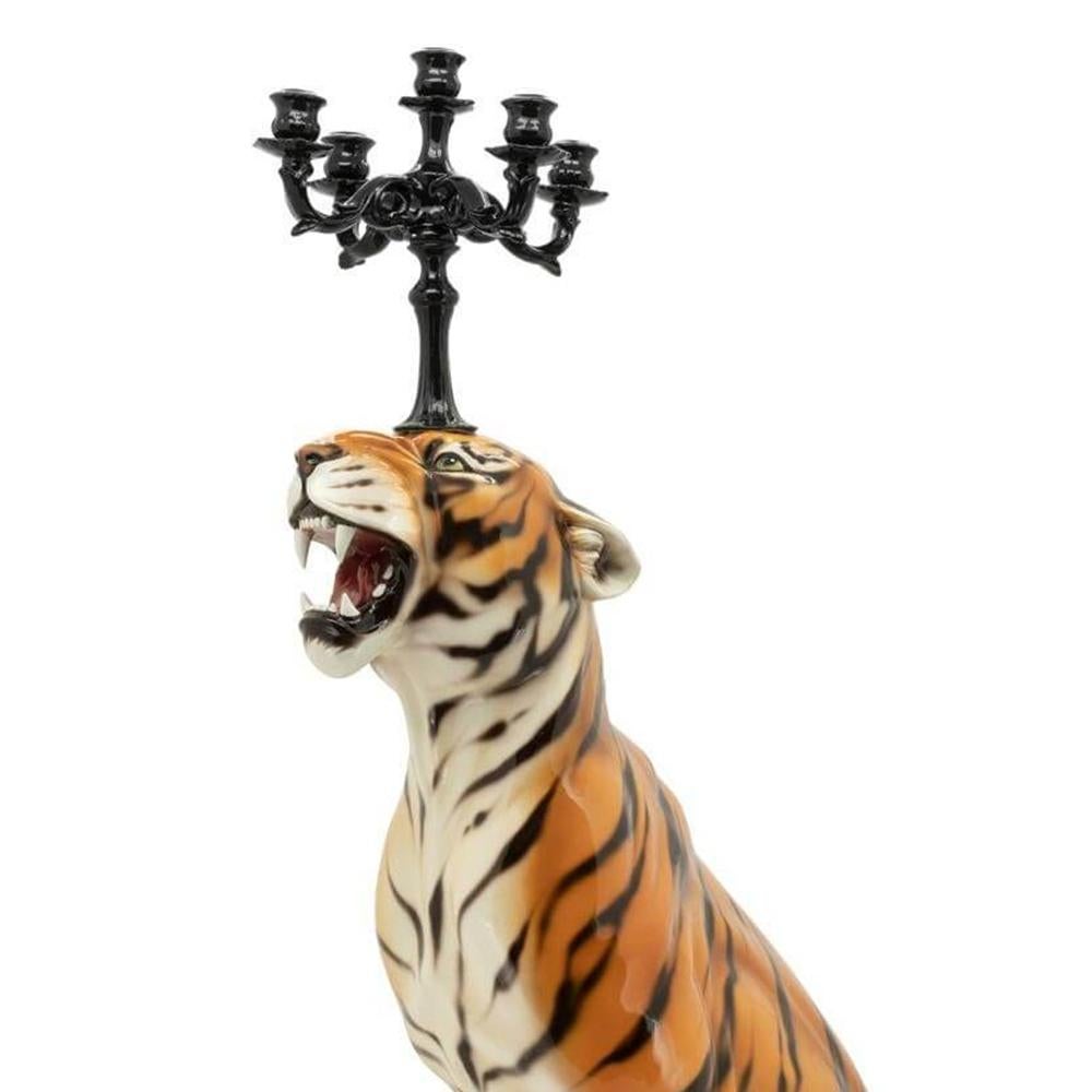 Sculpture tiger candleholder
in hand-painted ceramic, with black
candle holder in ceramic.