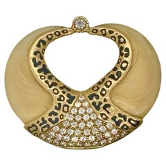 Ciondolo amuleto vintage in oro con artiglio di tigre e diamanti