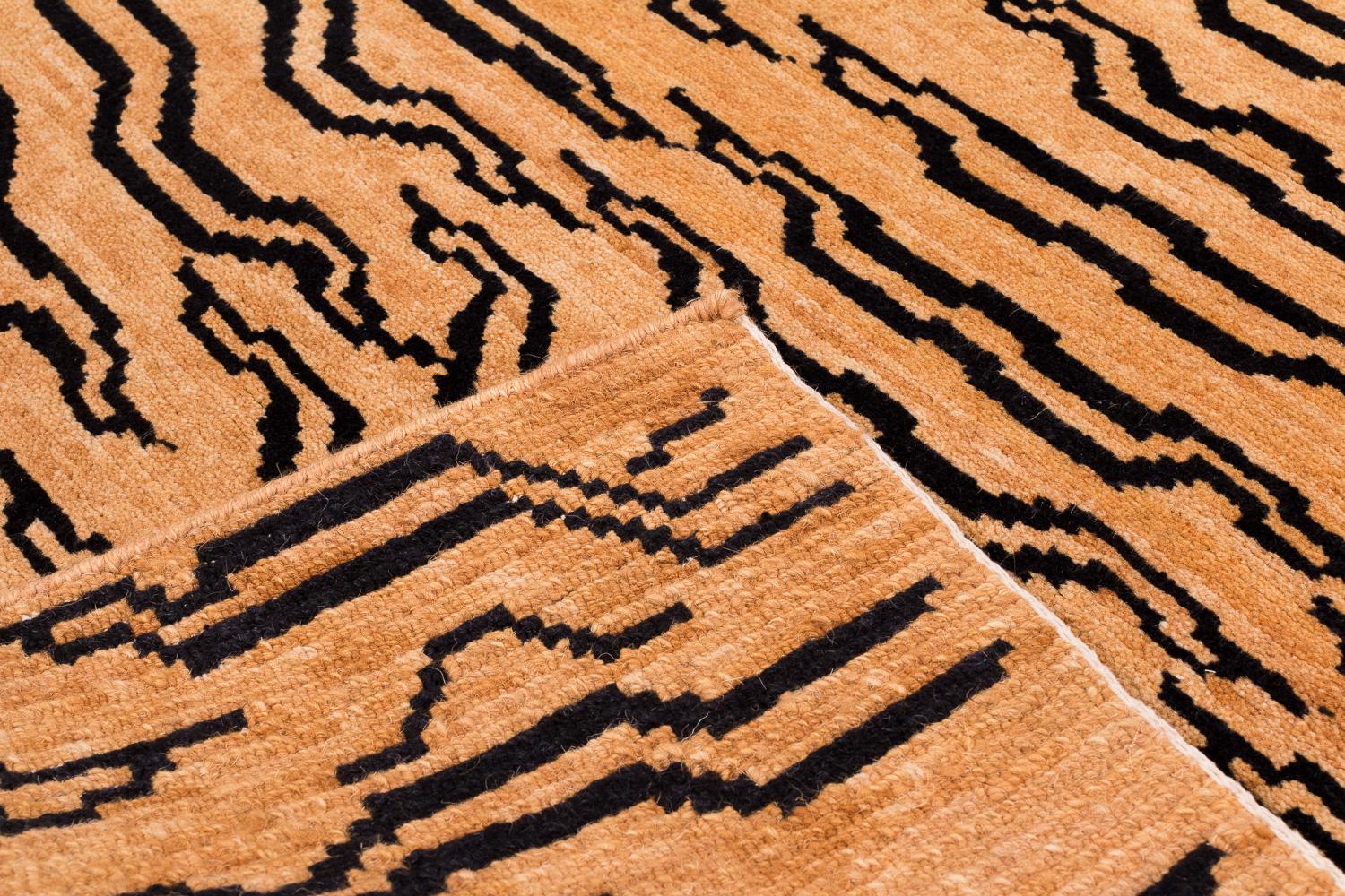 Teinture végétale Tapis de course d'accessoires en laine imprimé animal tigré fait à la main par Joseph Carini en vente
