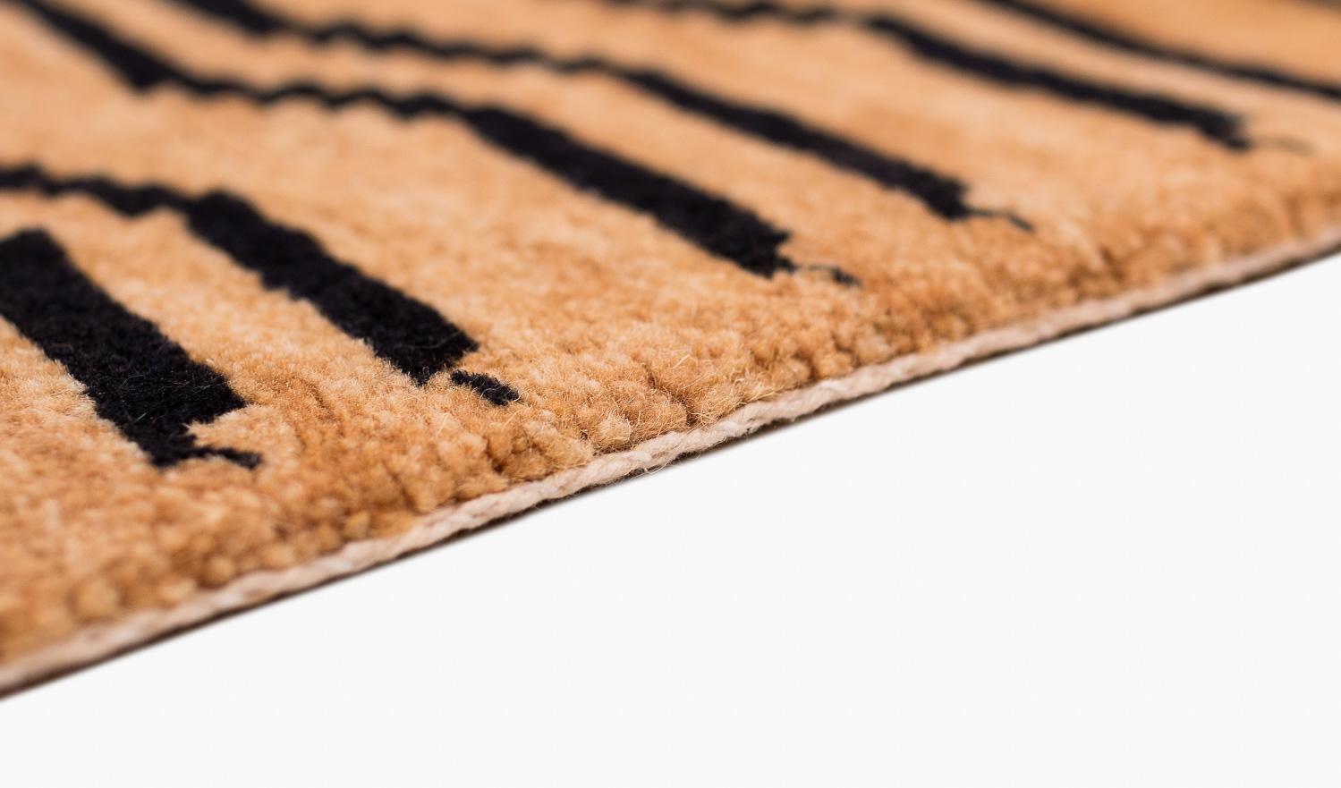 XXIe siècle et contemporain Tapis de course d'accessoires en laine imprimé animal tigré fait à la main par Joseph Carini en vente
