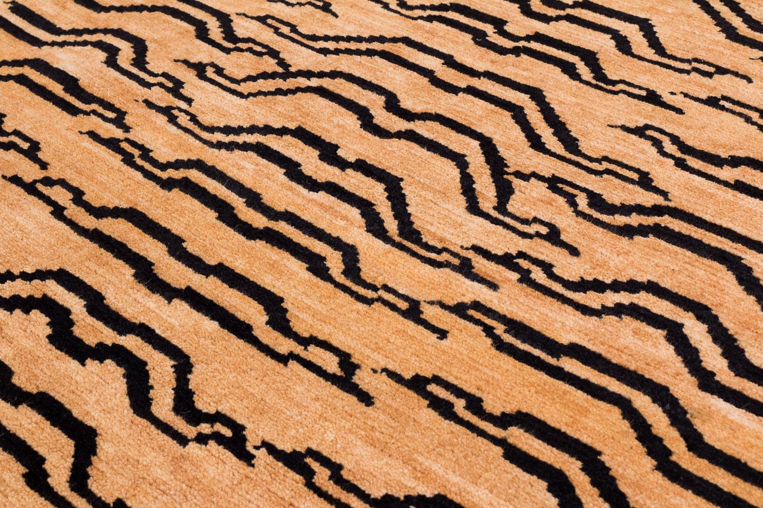 Laine Tapis de course d'accessoires en laine imprimé animal tigré fait à la main par Joseph Carini en vente