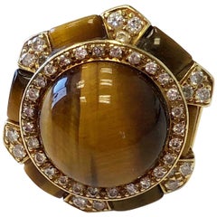 Bague cocktail en or jaune 18 carats:: oeil de tigre et diamants