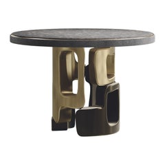 Table de petit déjeuner œil de tigre avec détails en laiton patiné en bronze de Kifu Paris