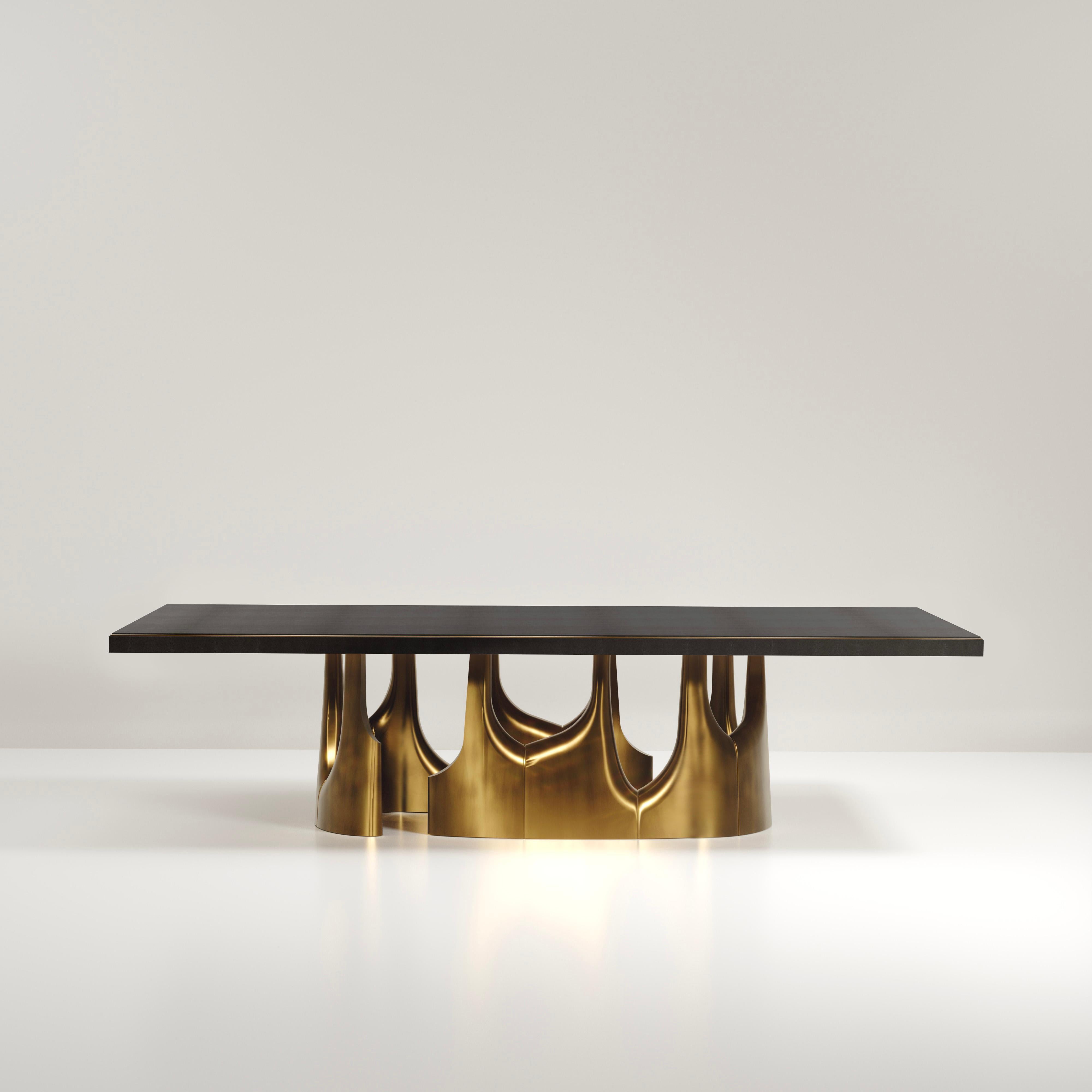 Table de salle à manger œil de tigre avec accents en bronze-patina et laiton de R&Y Augousti Neuf - En vente à New York, NY