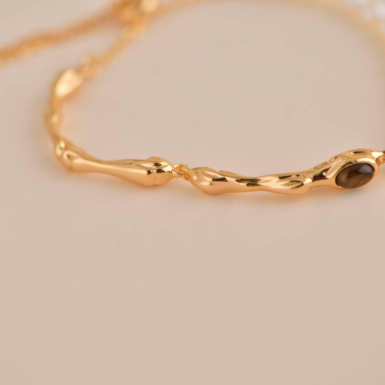 Bracelet en or avec pierre œil de tigre et perle d'eau douce en vente 2