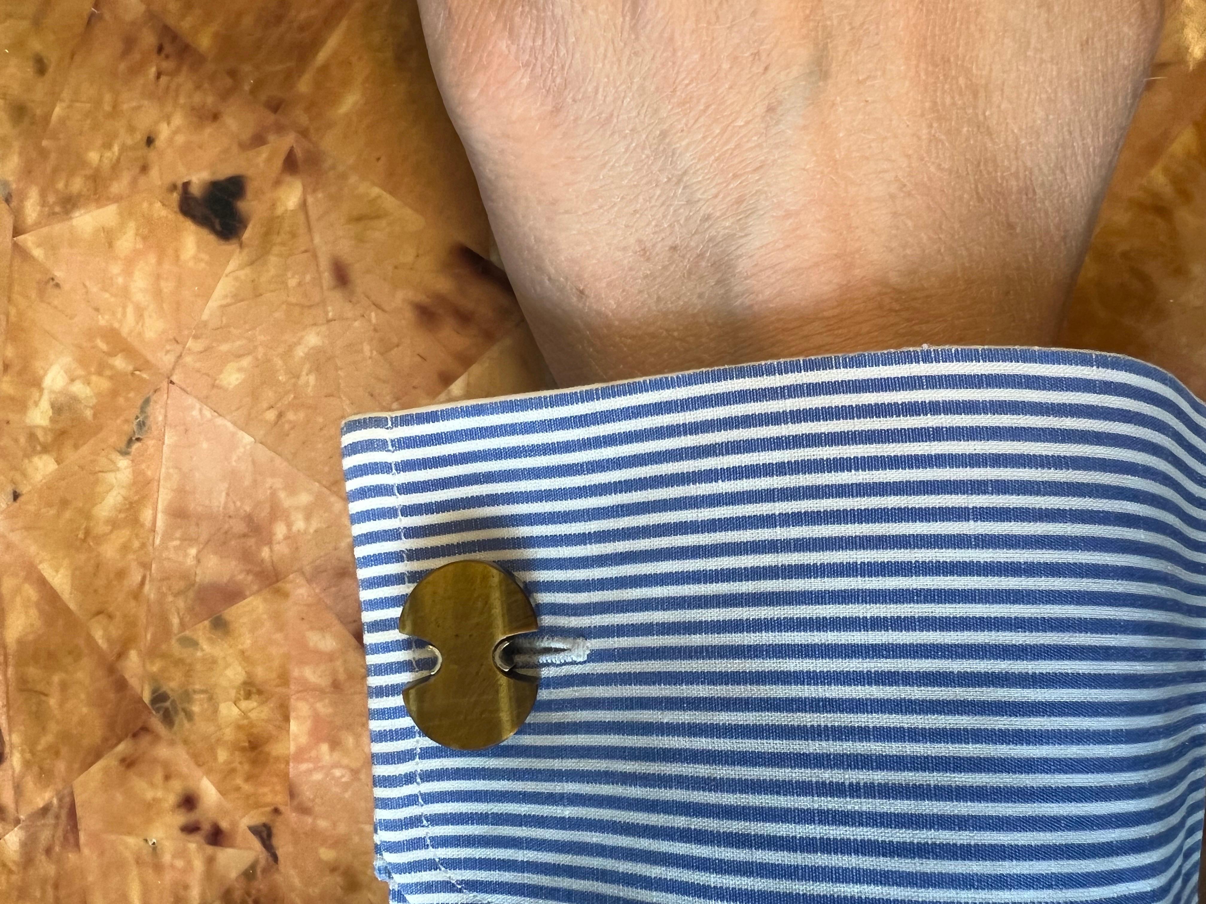 Tiger Eye Yellow Gold Cufflinks In New Condition For Sale In New York, NY
