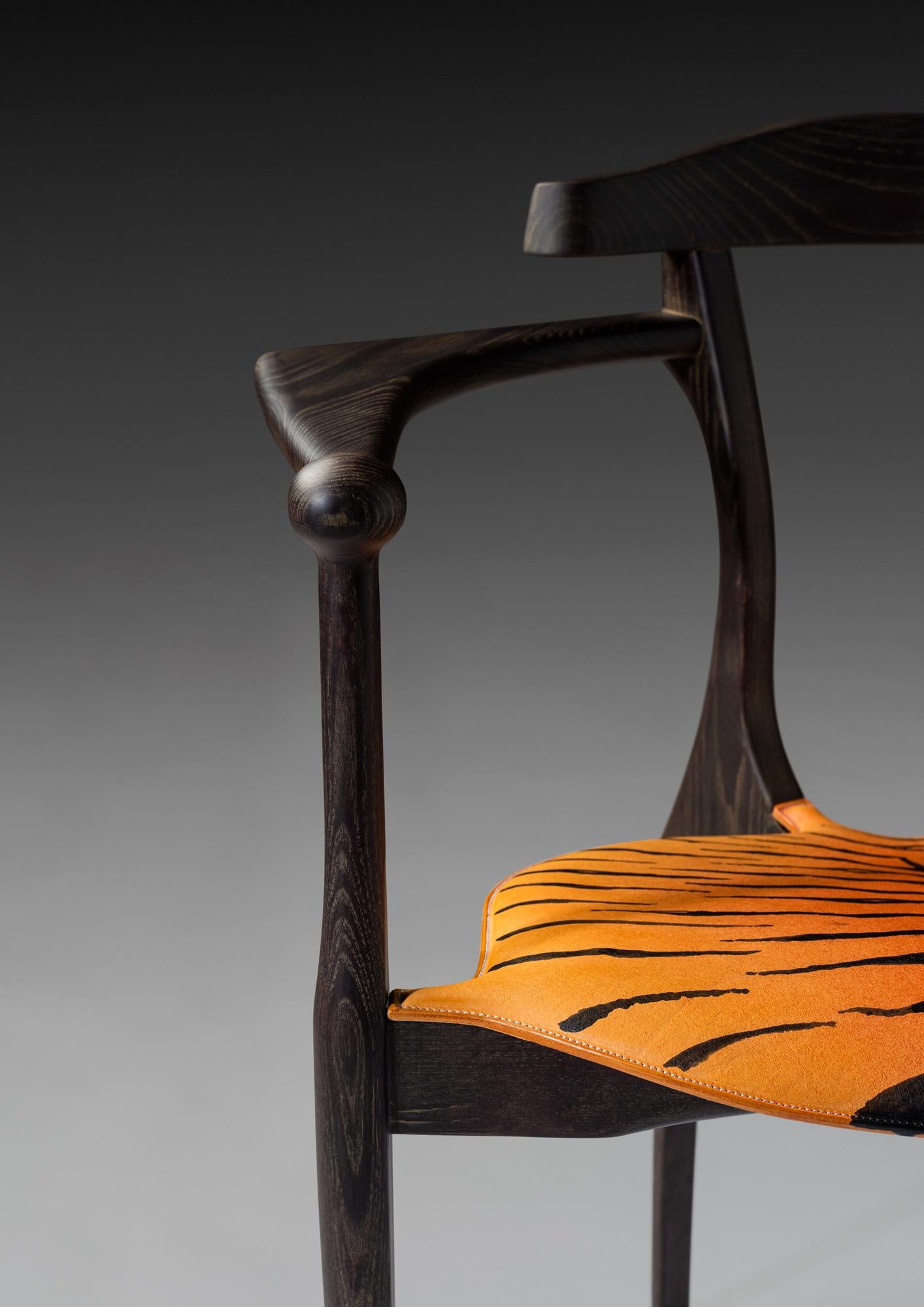 Handbemalter Tiger Gaulino Easy Sessel aus Eschenholz, limitierte Auflage von 50 Stück (Moderne) im Angebot