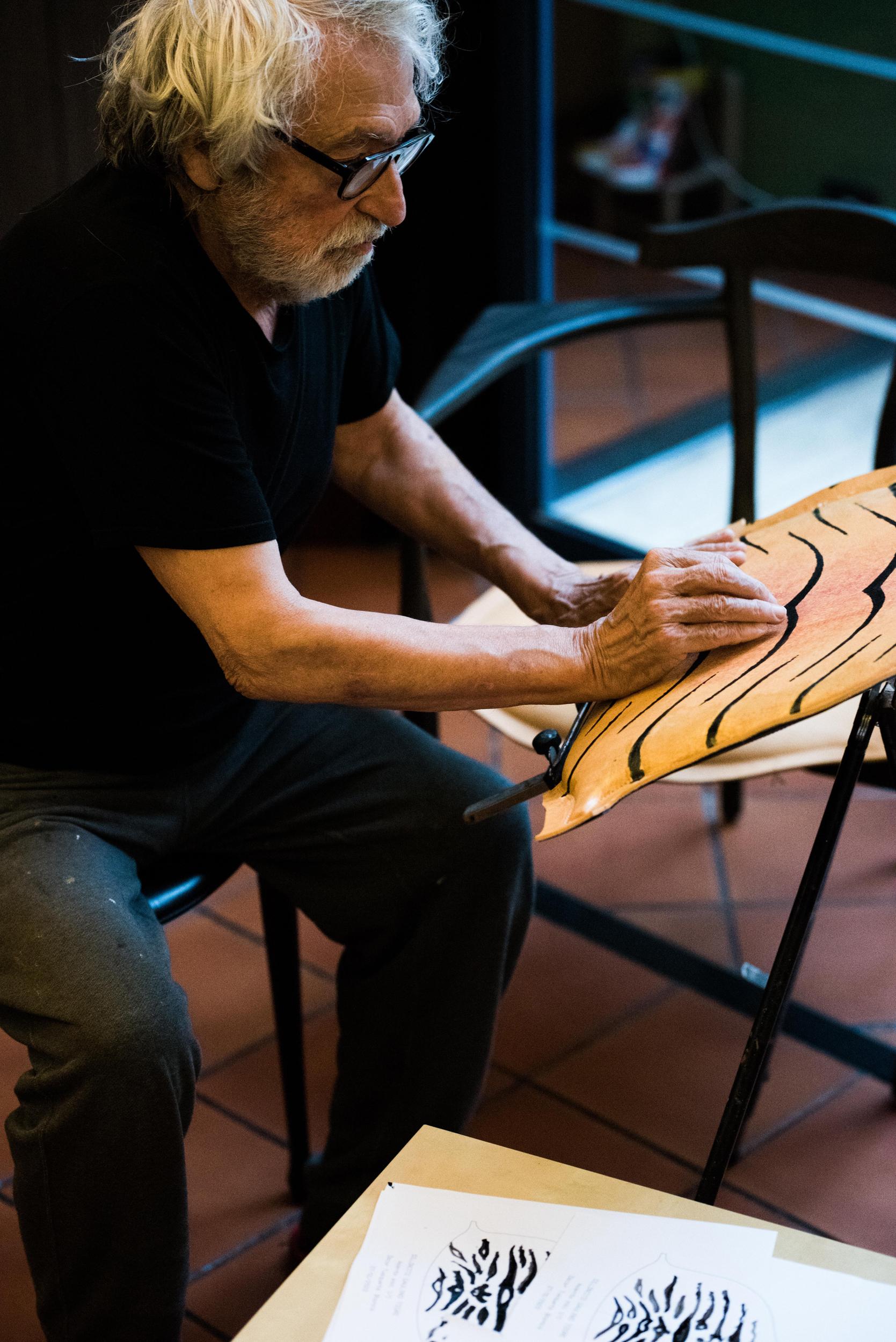 Handbemalter Tiger Gaulino Easy Sessel aus Eschenholz, limitierte Auflage von 50 Stück im Zustand „Neu“ im Angebot in Barcelona, ES