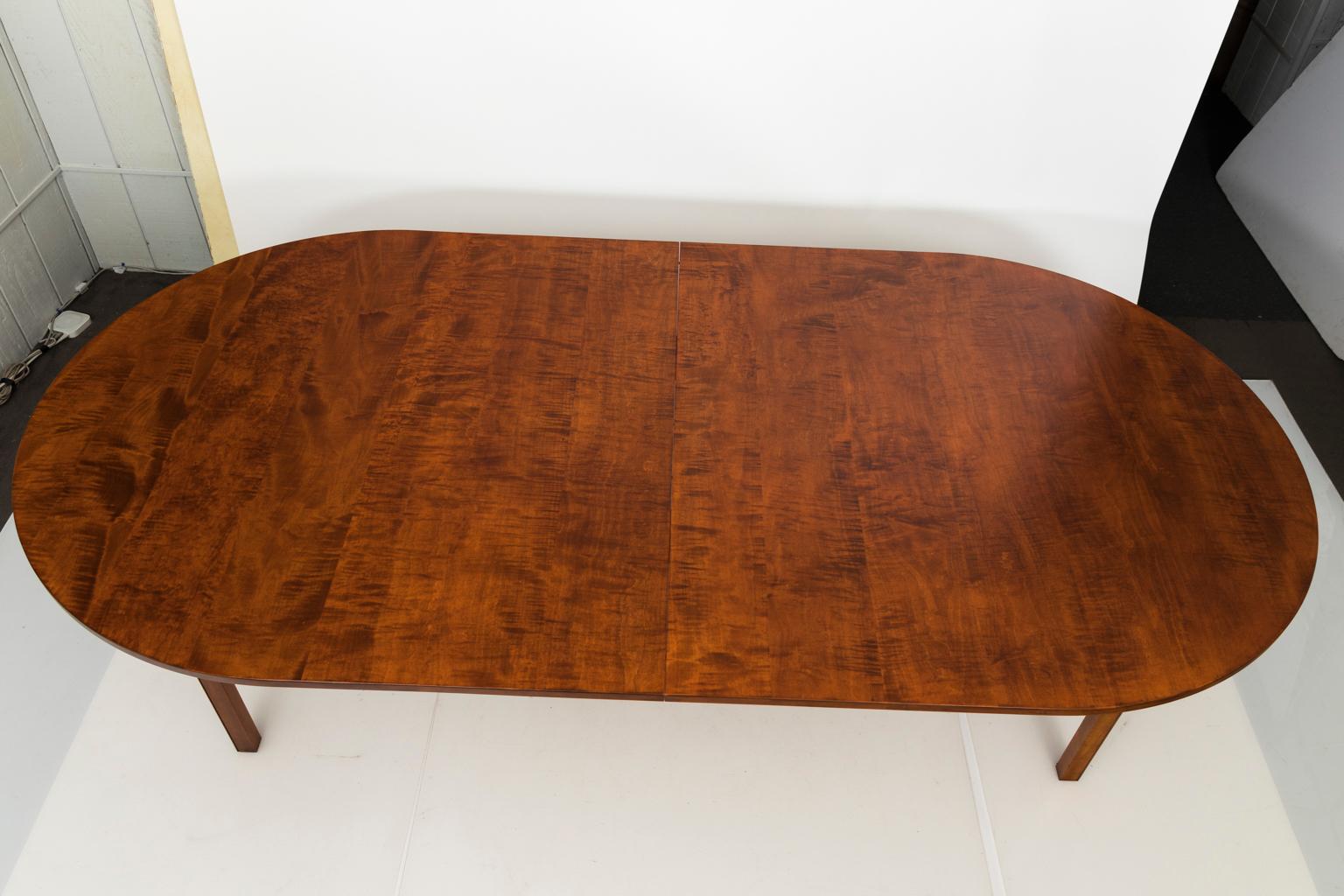 Tiger Maple Dining Room Table by David Lefort, circa 2000 In Good Condition In Stamford, CT