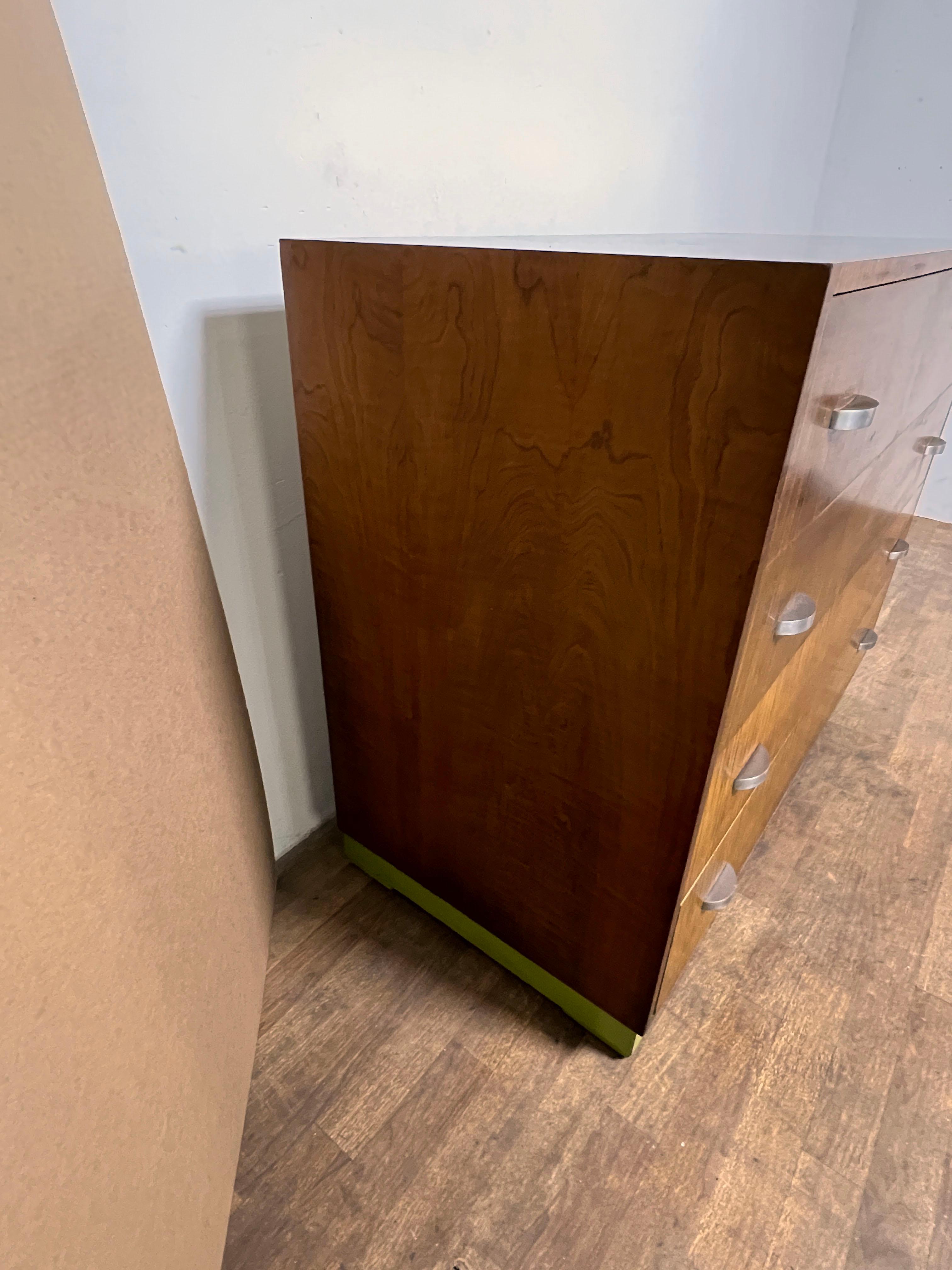 Tiger-Kommode aus Ahornholz mit Nickelgriffen, Eliel Saarinen zugeschrieben, ca. 1940er Jahre im Angebot 1