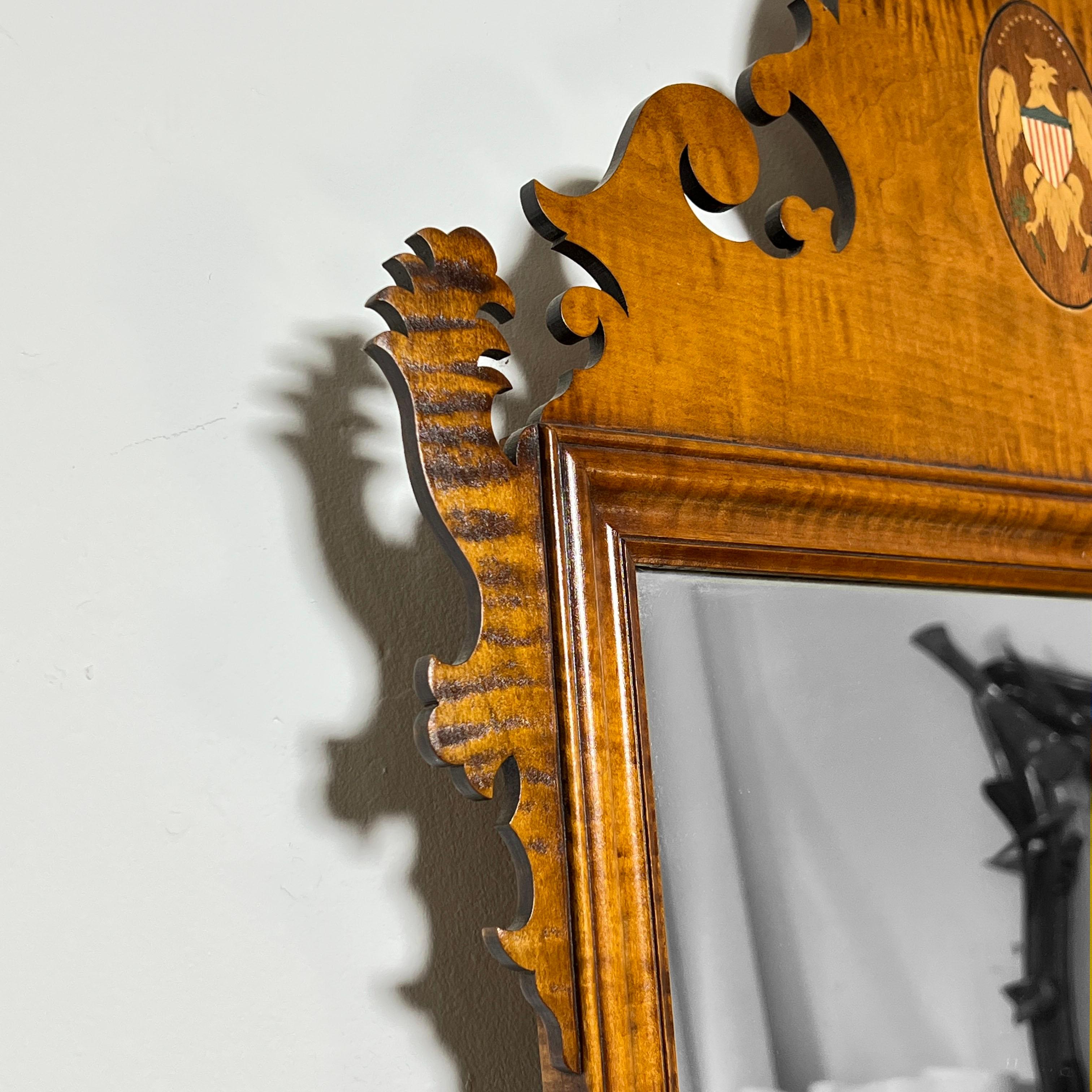 XX secolo Specchio Tiger Maple Feder Chippendale di D. A. Dimes in vendita