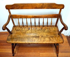 Viktorianische antike Tiger-Ahorn-Sesselbank mit Spindelrückenlehne