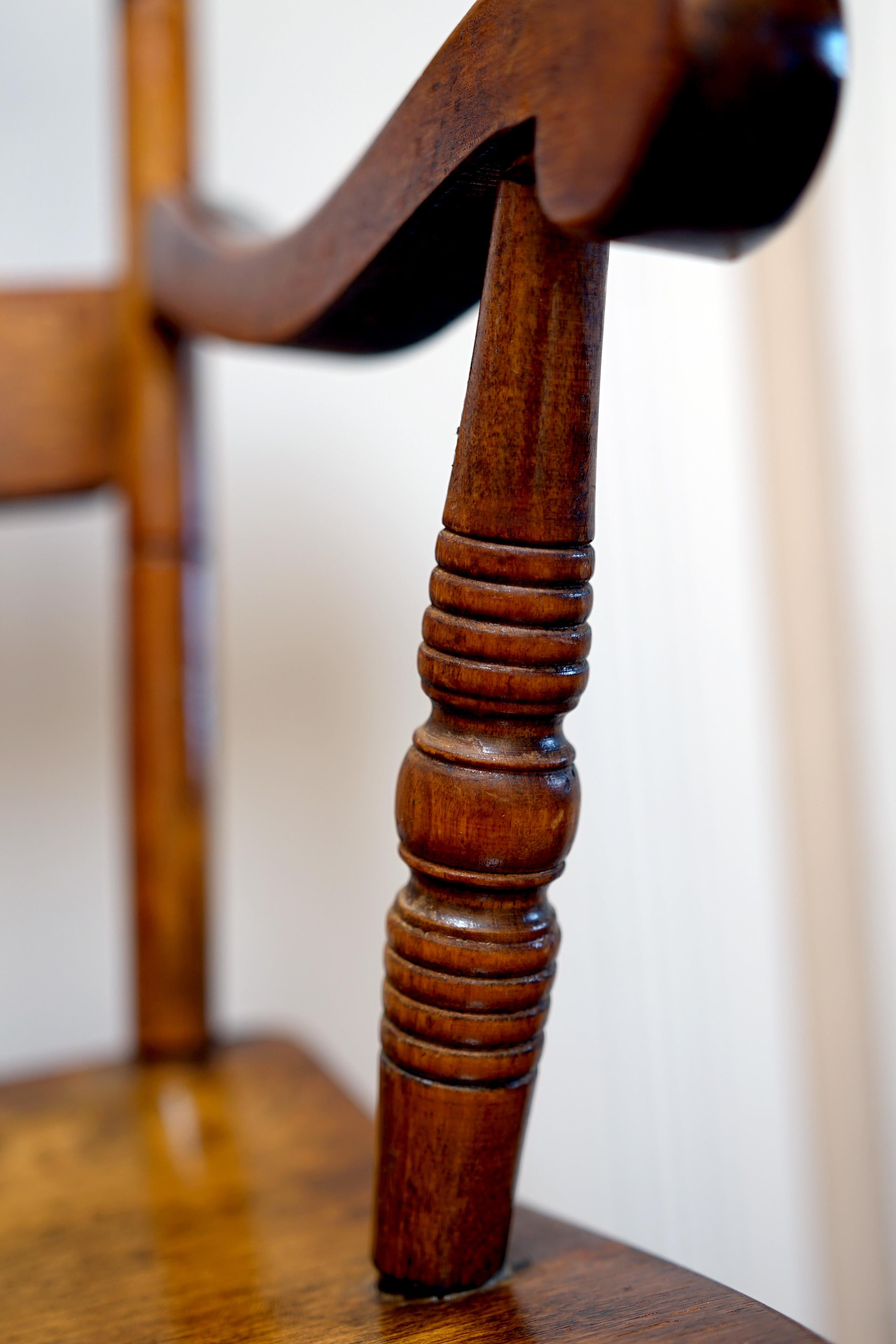 XIXe siècle Banquette à dossier fuseau en érable tigré de style victorien ancien en vente