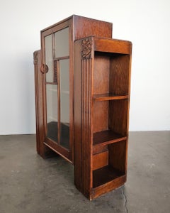 Vetrina Art Deco in Oak Tiger con ripiani di Herbert E. Gibbs 1930