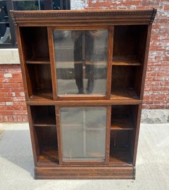 Tiger Oak Bookcase with Sliding Doors in Style of Globe Wernicke, Ca 1900s